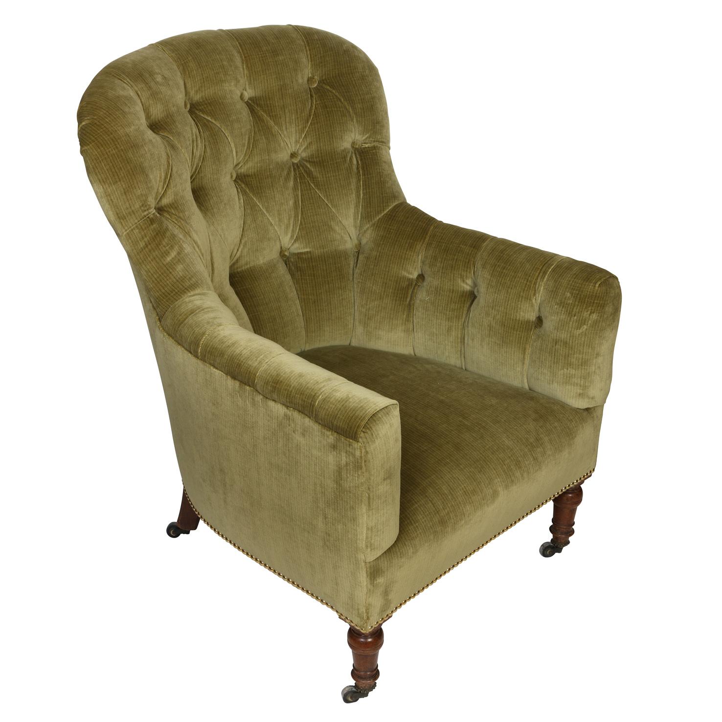 Pair of Rounded Back Tufted Club Chairs Newly Reupholstered in Green Velvet In Excellent Condition In Locust Valley, NY