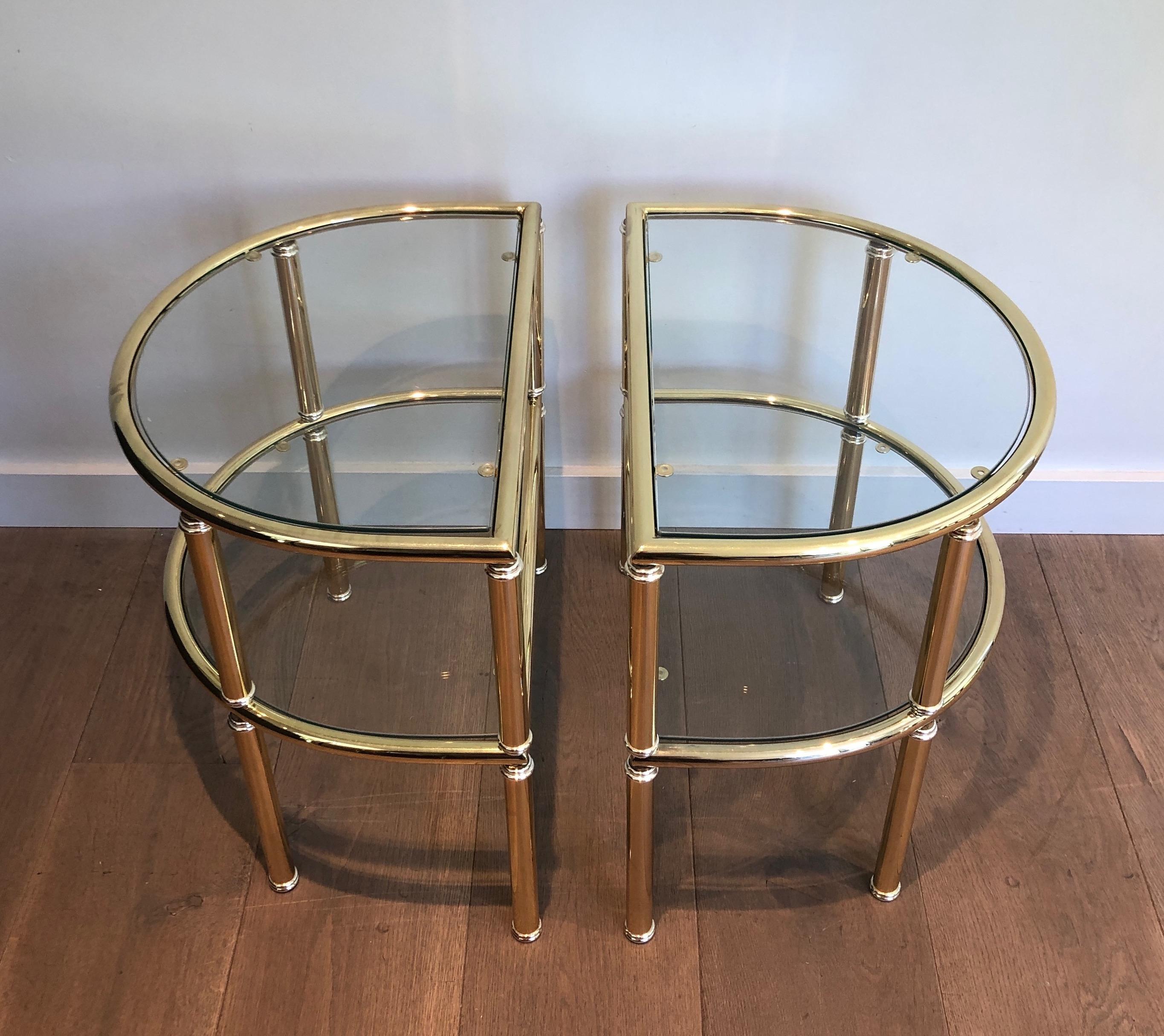 Pair of Rounded Brass and Silvered Side Tables In Good Condition For Sale In Marcq-en-Barœul, Hauts-de-France