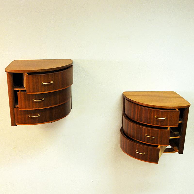Midcentury pair of roundshaped Mahogany small tables, Scandinavia 1950`s 4
