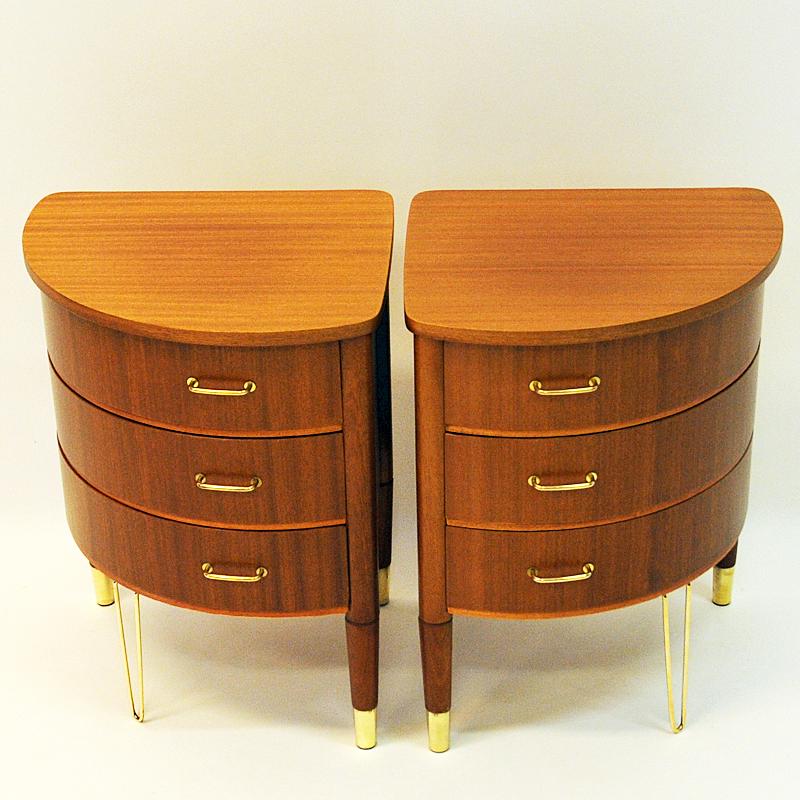 Really nice and so special vintage nesting/night tables with its curved shapes and rare legs whereas on of the four legs has a V-shape of brass. They are also suitable for wall hanging and makes the perfect pair of walldrawers. The tables has three