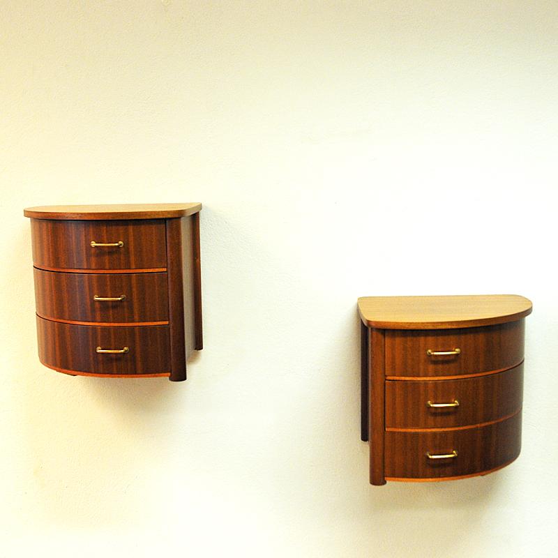 Midcentury pair of roundshaped Mahogany small tables, Scandinavia 1950`s 2