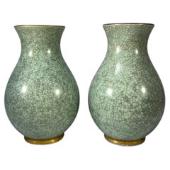 Coppia di vasi di Royal Copenhagen in vetro craquelé verde pallido, bordatura dorata #3474