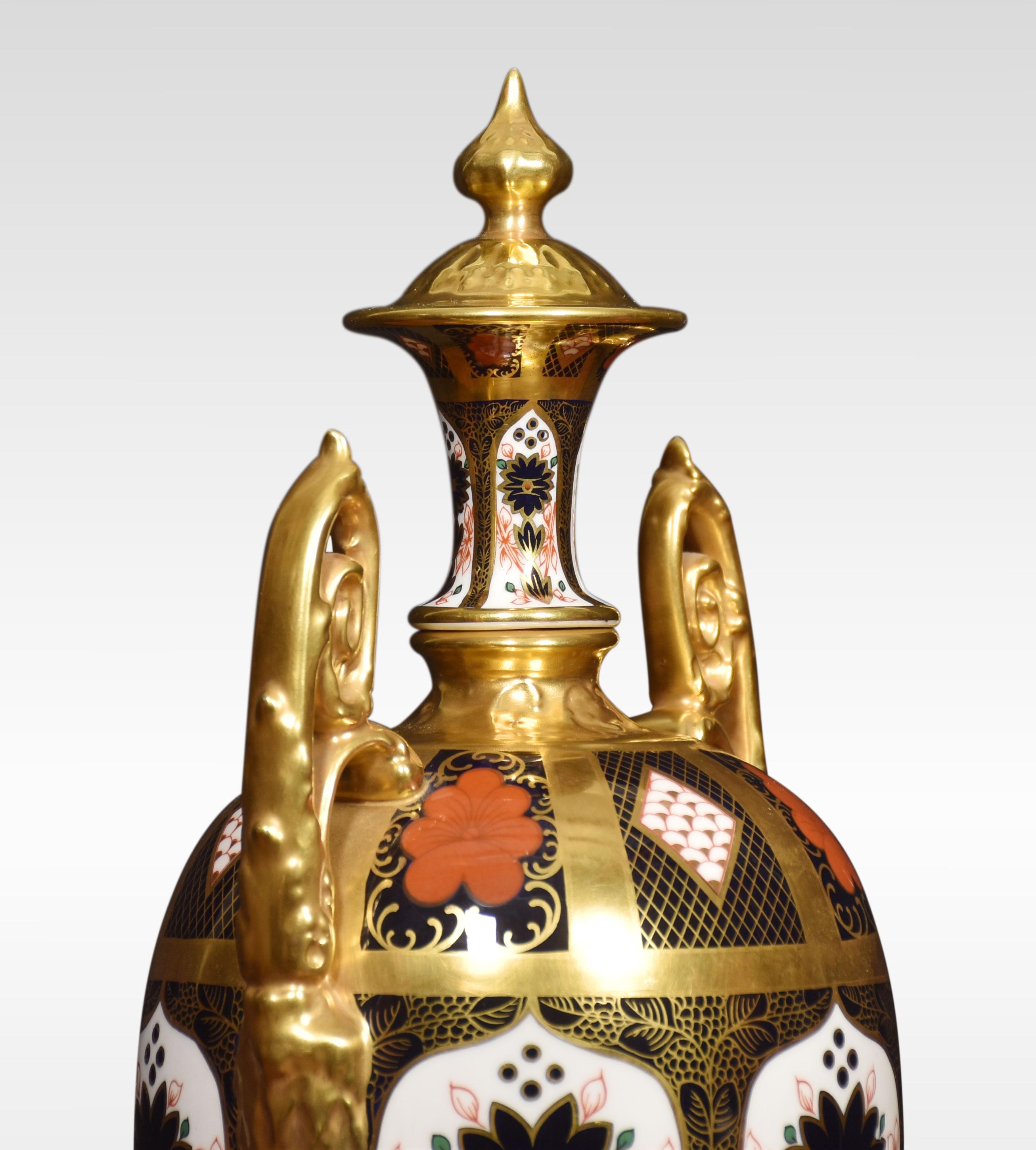 Paar Royal Crown Derby-Vasen im Zustand „Gut“ im Angebot in Cheshire, GB