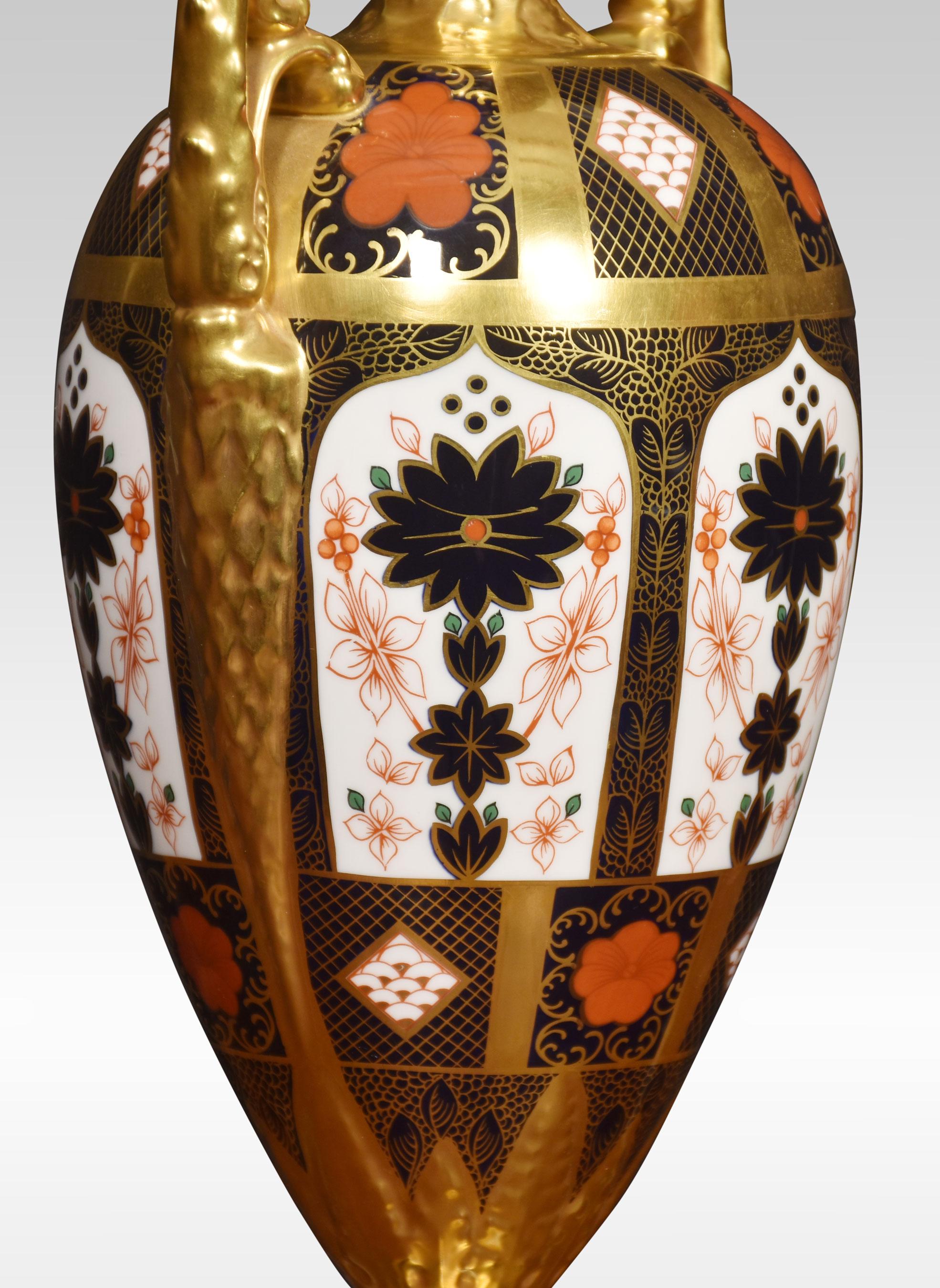 Paar Royal Crown Derby-Vasen (20. Jahrhundert) im Angebot