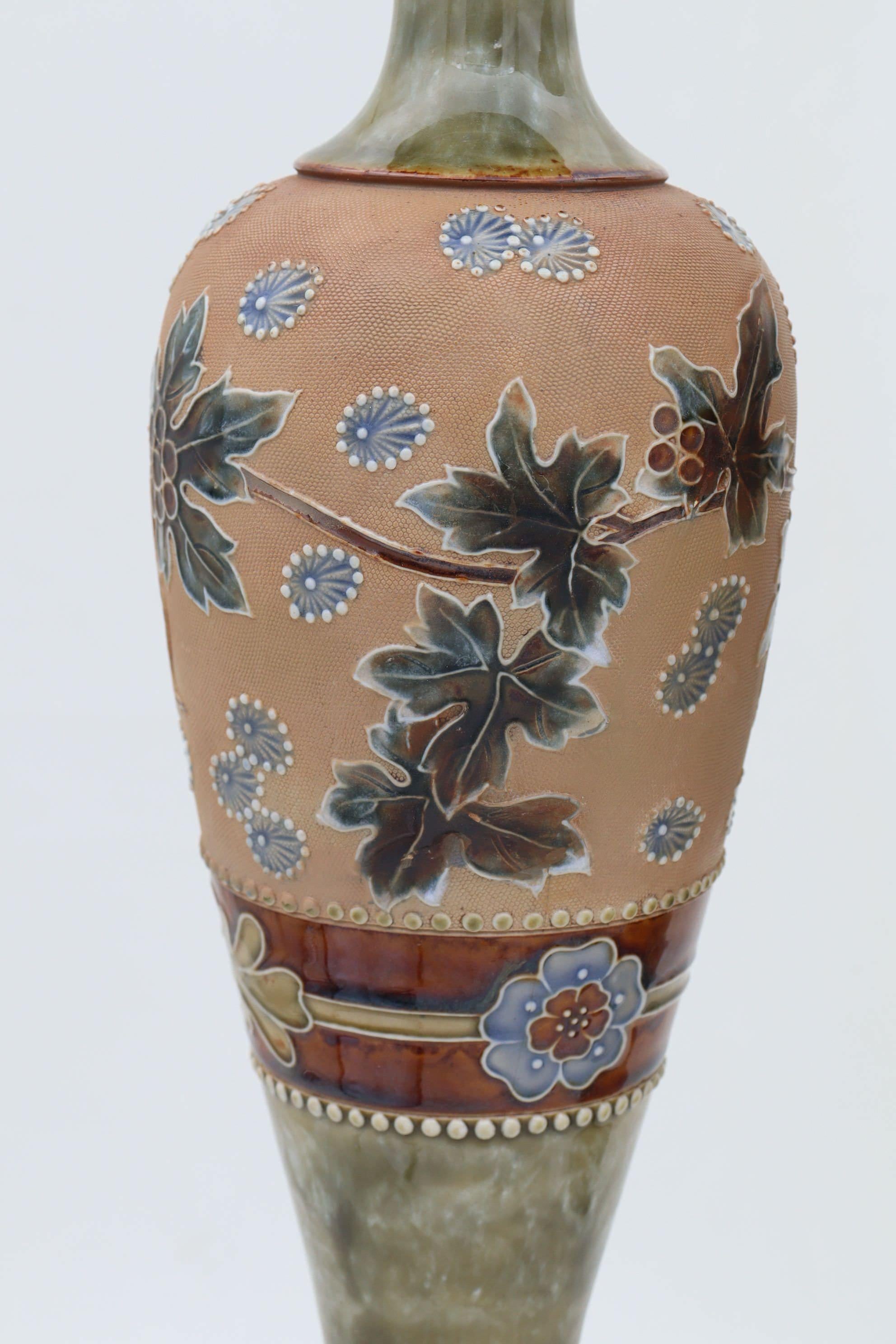 Paar Royal Doulton Chine Ware-Vasen (Edwardian) im Angebot