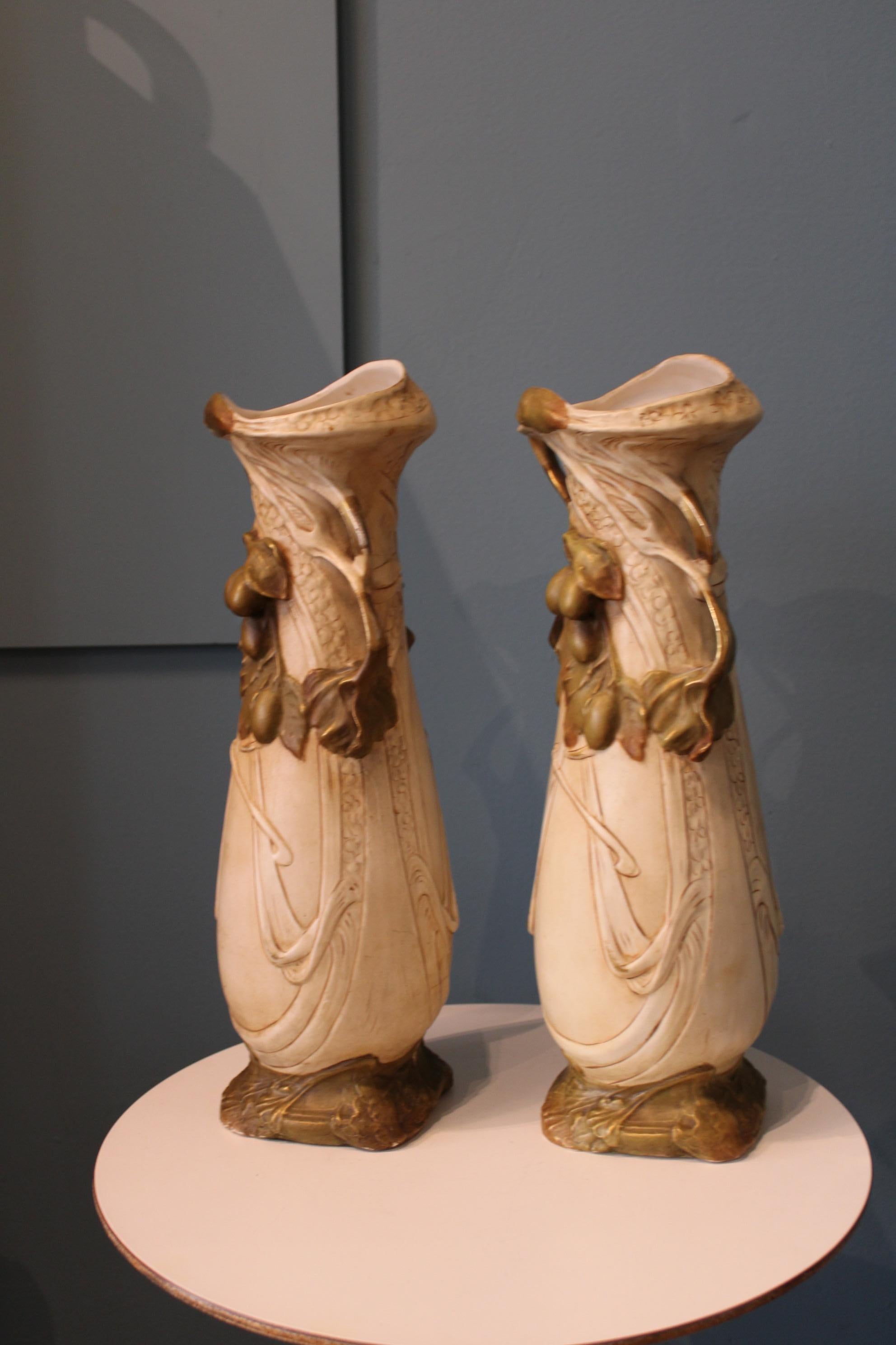 Paire de vases en porcelaine Royal Dux Bohemia Art Nouveau du 19ème siècle de style Art nouveau Bon état - En vente à Paris, FR