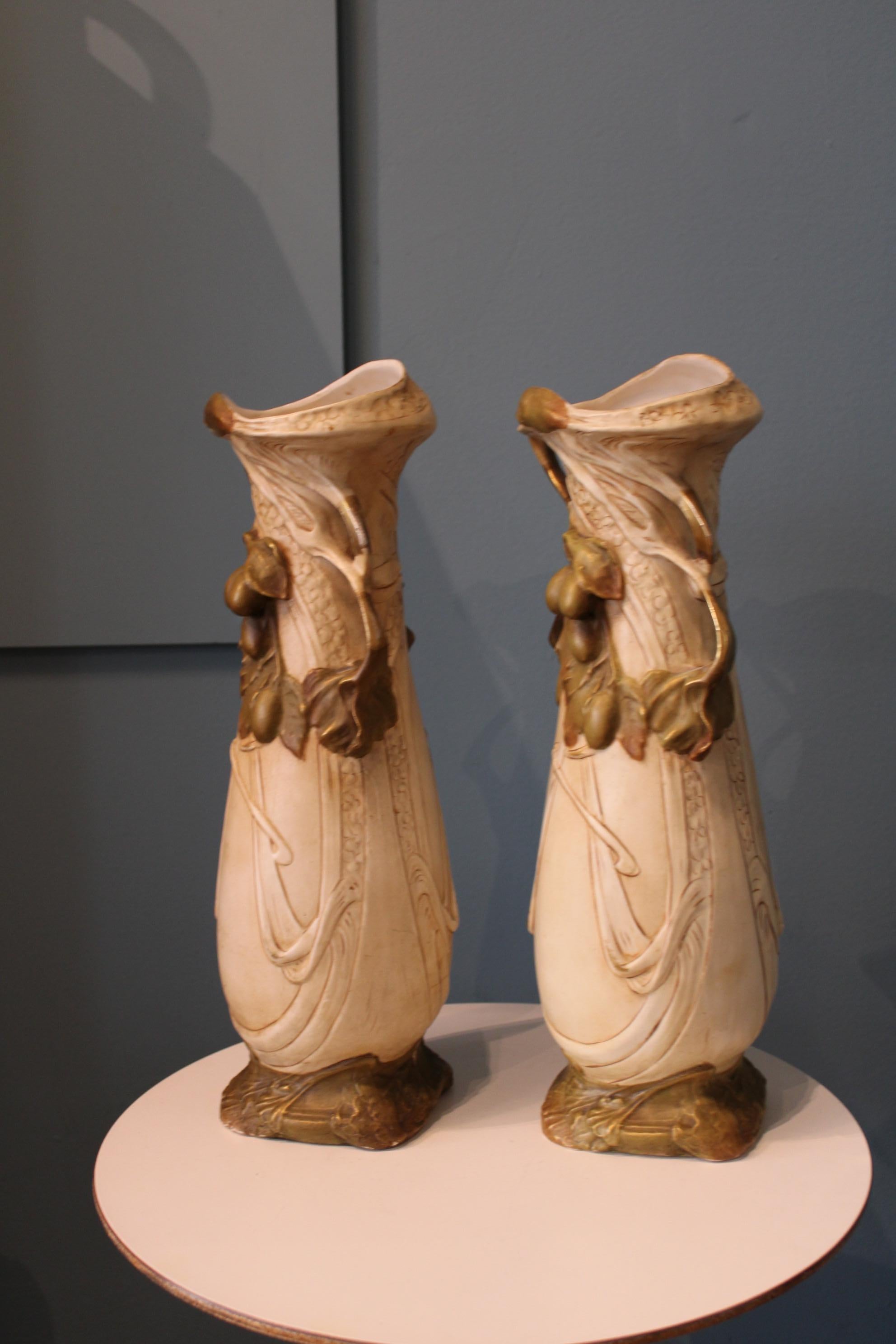 Coppia di vasi in porcellana Royal Dux Bohemia Art Nouveau del XIX secolo in vendita 1