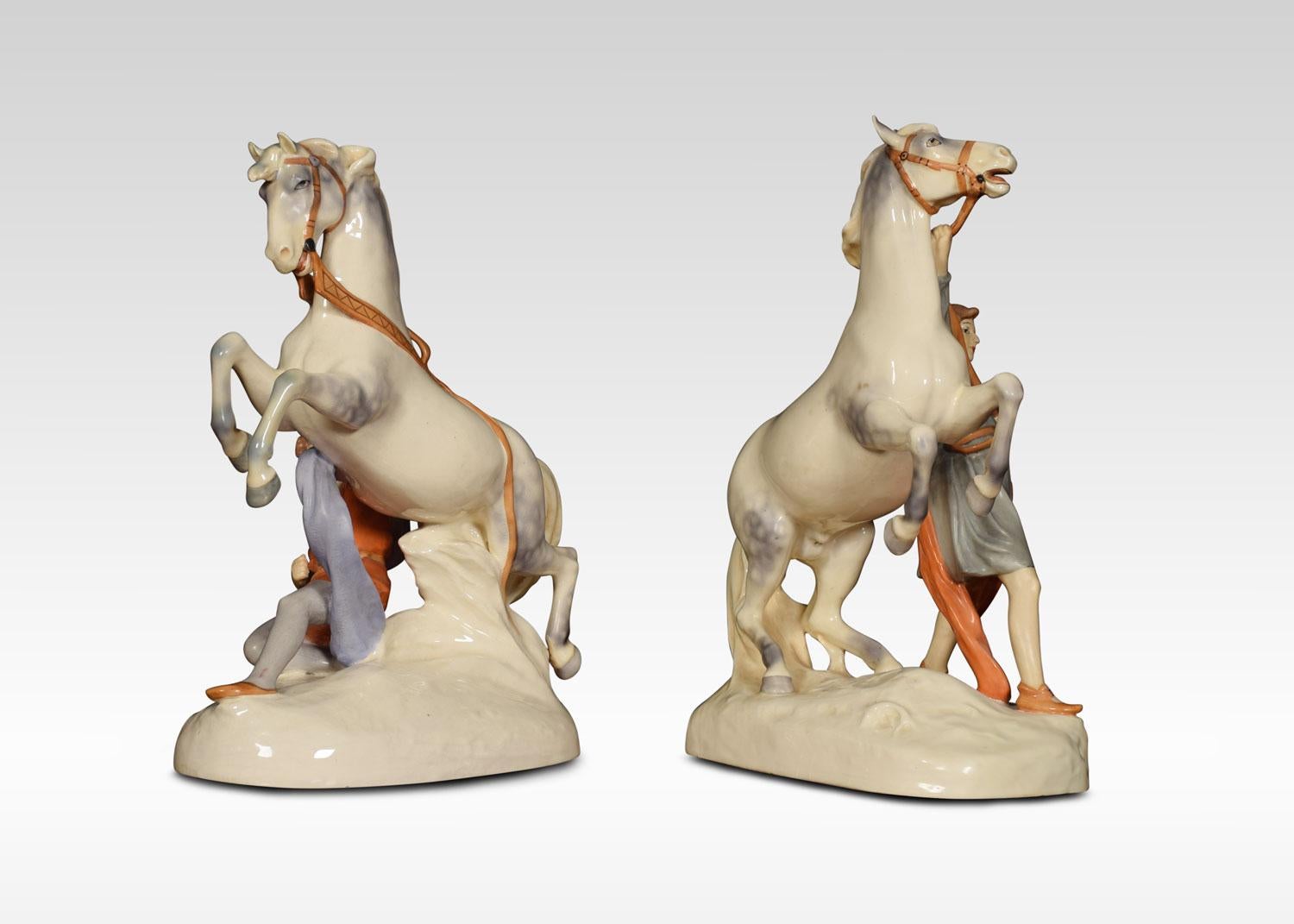 Tchèque Statuettes de jeunes hommes à cheval Royal Dux en vente