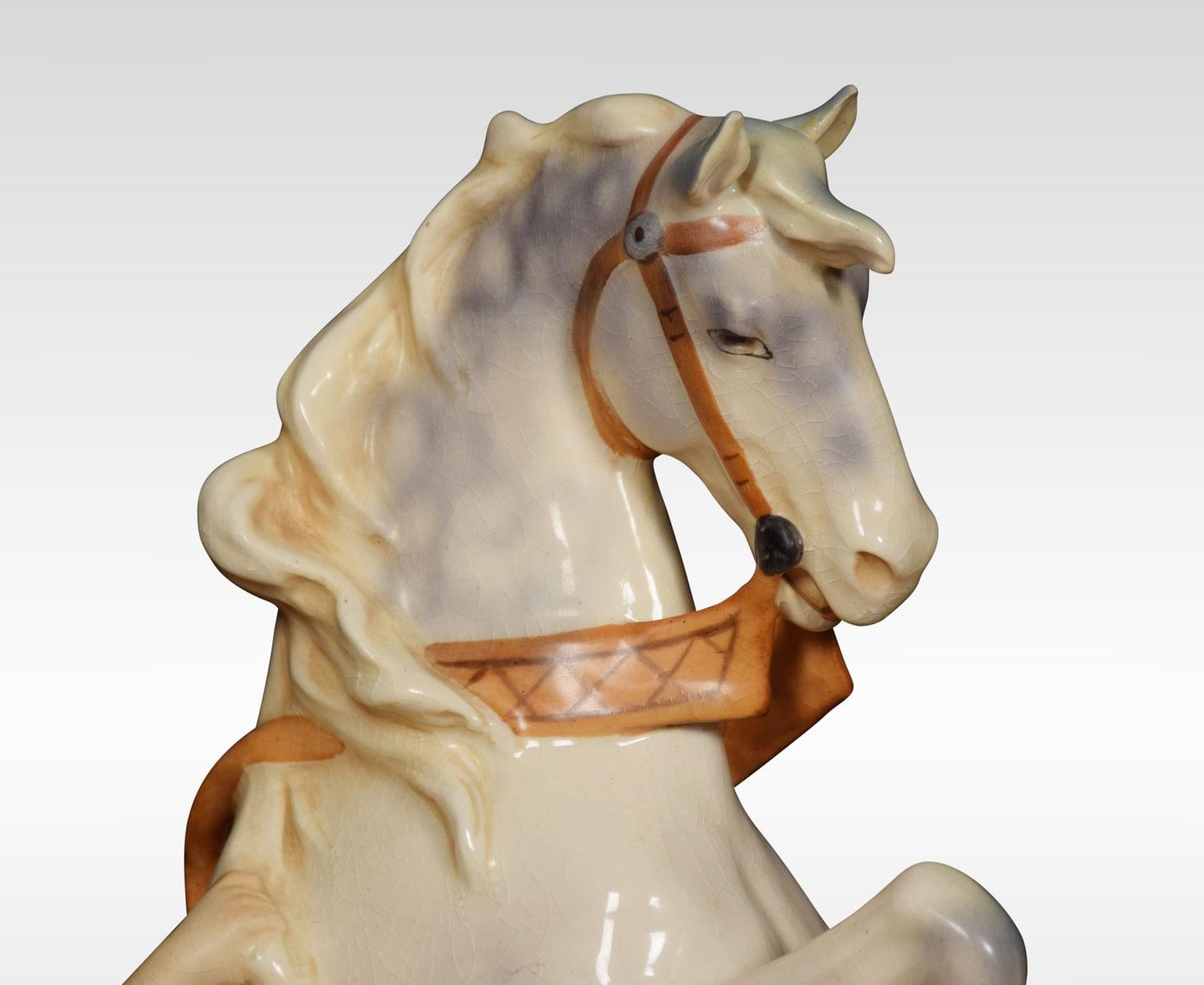 20ième siècle Statuettes de jeunes hommes à cheval Royal Dux en vente