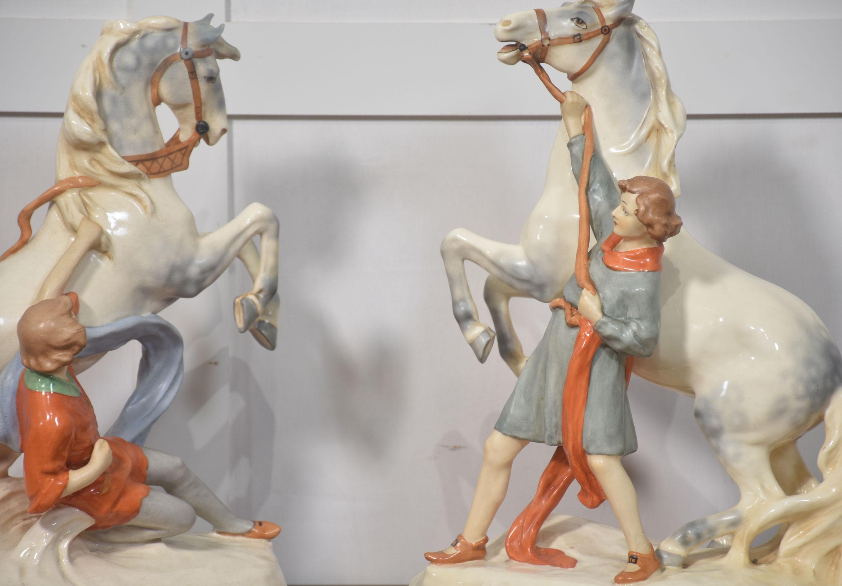 Pareja de figuras Royal Dux siglo XX en venta