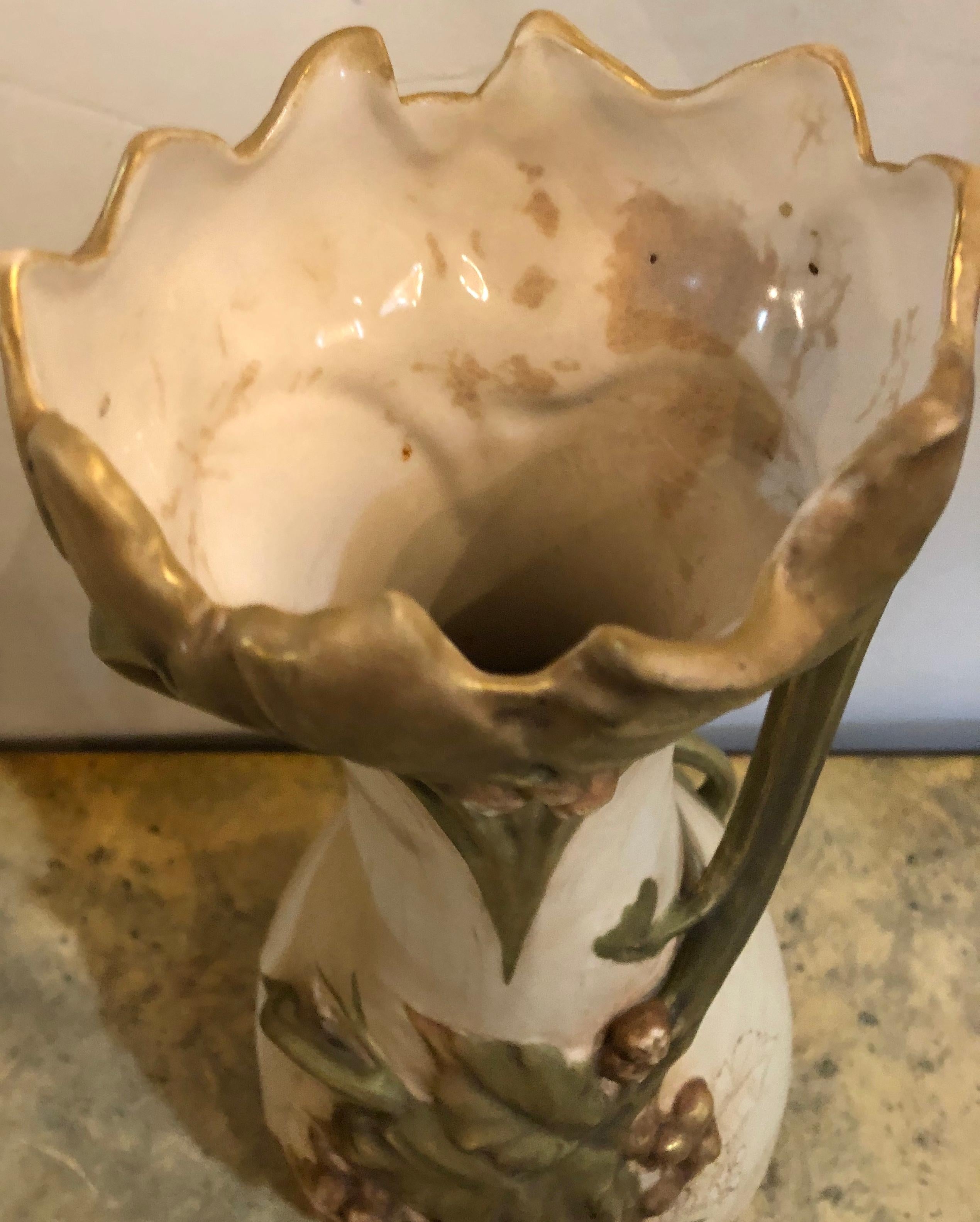 Pair of Royal Dux Flower Vases or Centerpieces, Art Nouveau Era For Sale 3