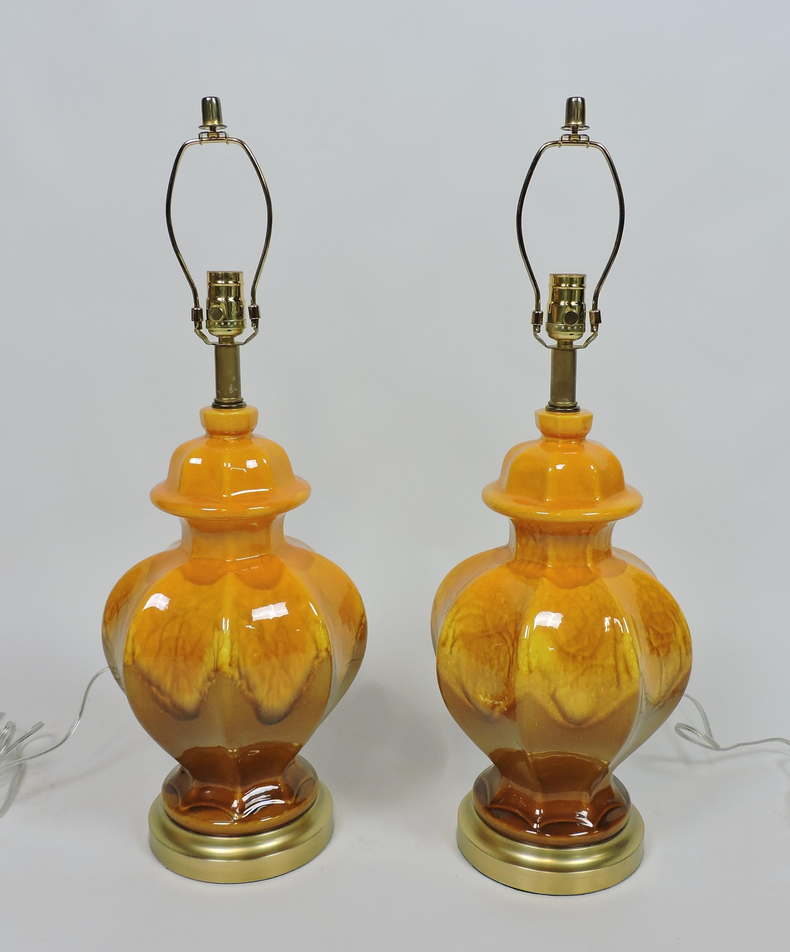 Mid-Century Modern Paire de lampes de bureau Royal Haeger en céramique à motif goutte d'eau, mi-siècle moderne en vente