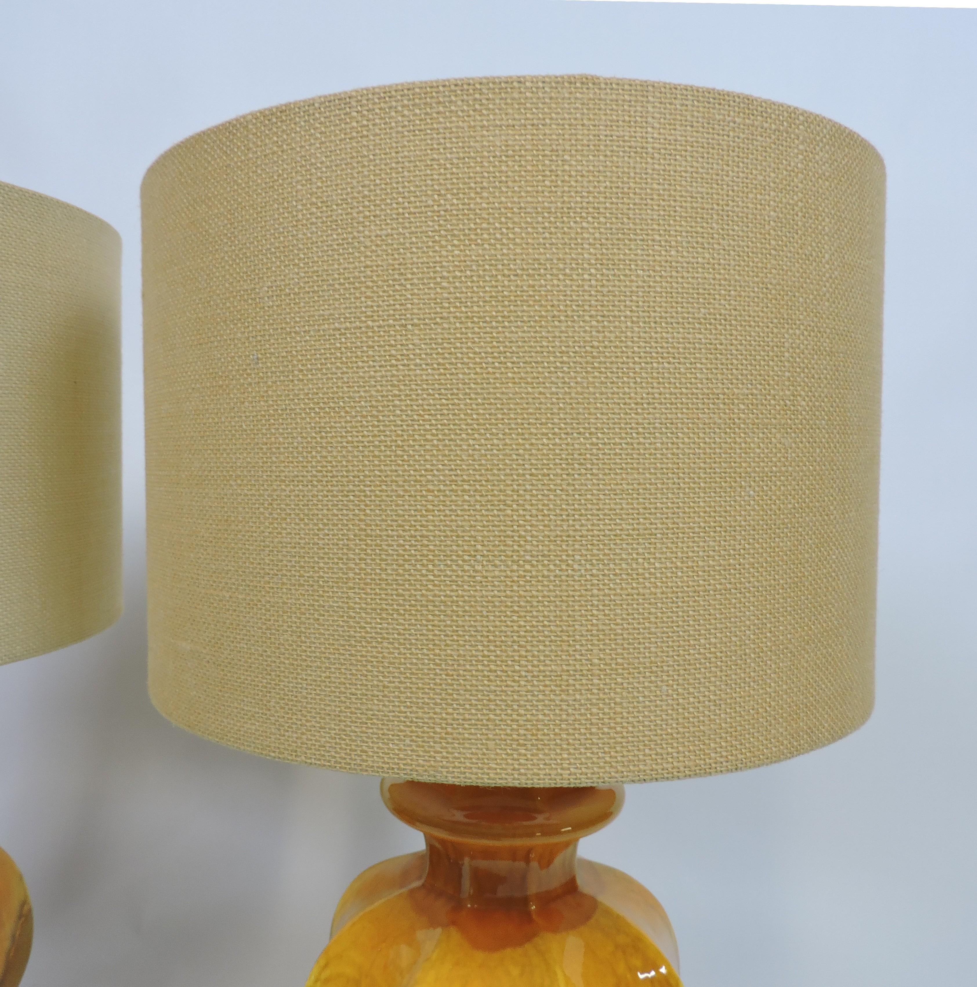 Pair of Royal Haeger Mid-Century Modern Ceramic Drip Table Lamps In Good Condition For Sale In Chesterfield, NJ