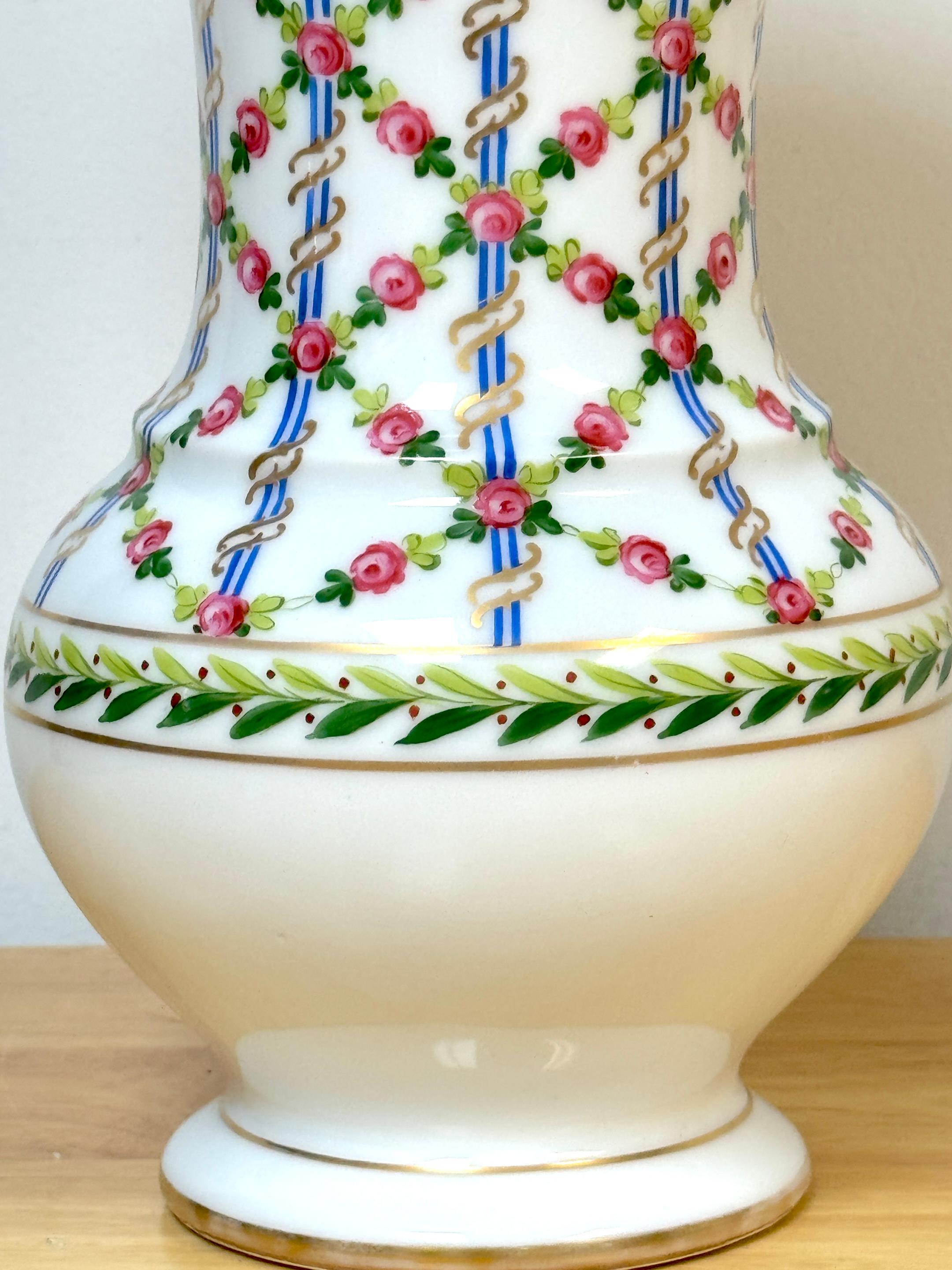 Dipinto a mano Pair of Royal Vienna Sevres Style Floral Trellis Vases, Artist Signed 'Nash' in vendita
