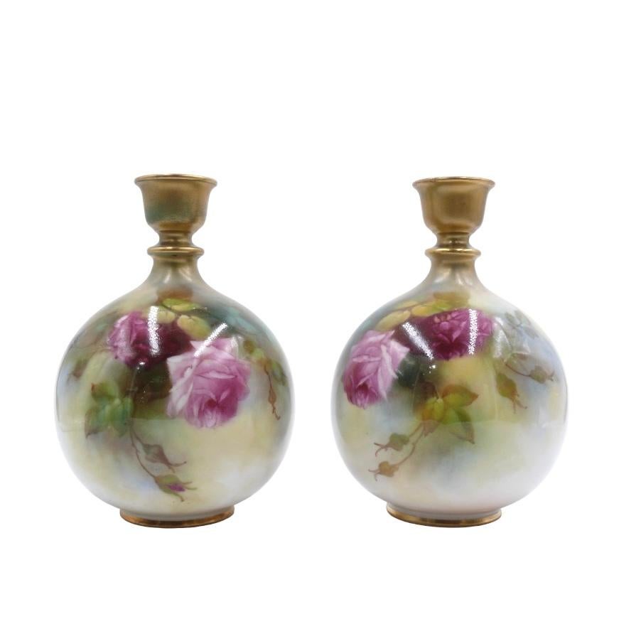 Inglese Coppia di vasi Royal Worcester in stile Liberty. in vendita