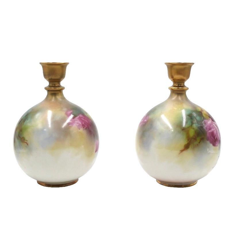 Dipinto a mano Coppia di vasi Royal Worcester in stile Liberty. in vendita