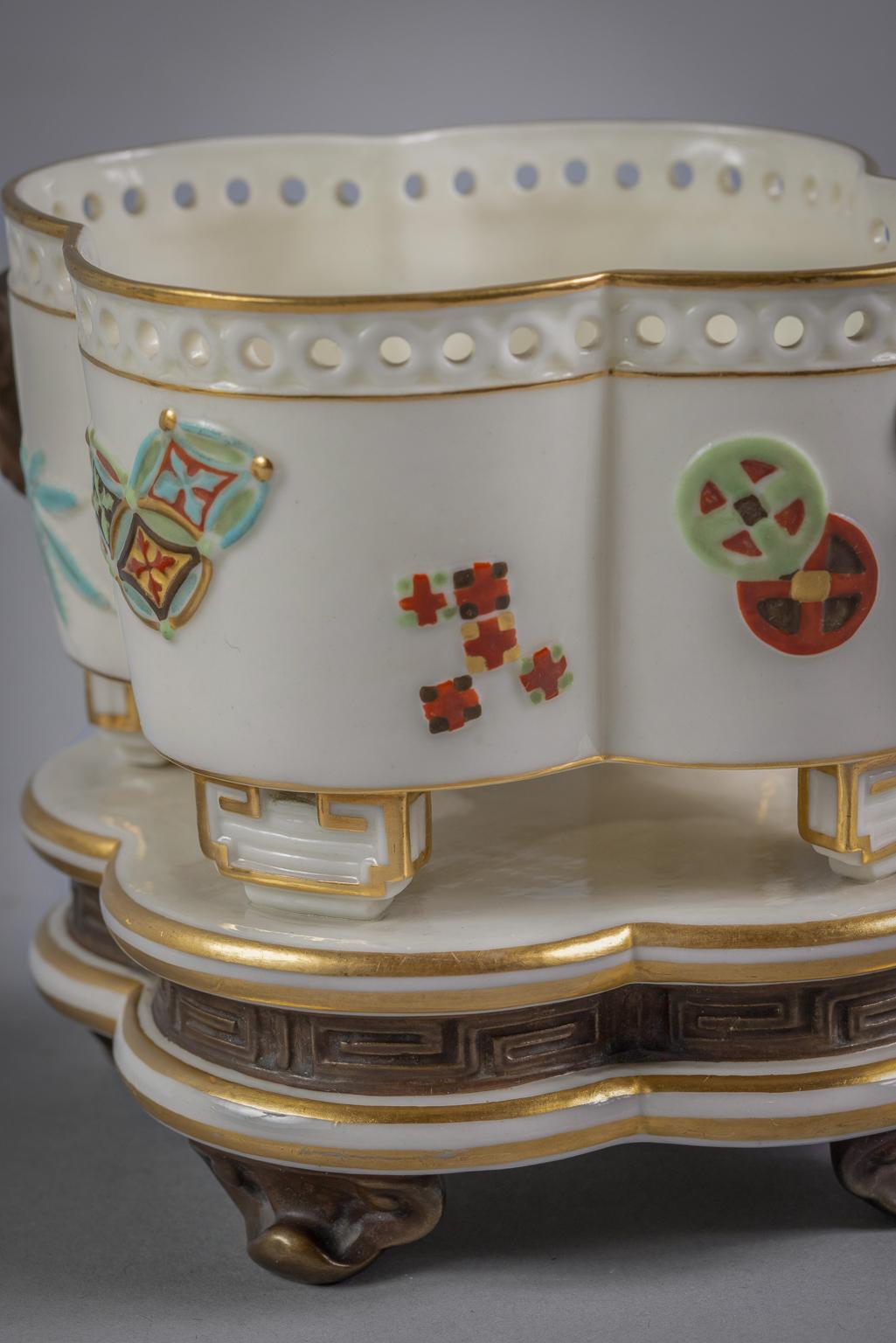 Pair of Royal Worcester Cachepots, circa 1880 In Good Condition For Sale In New York, NY