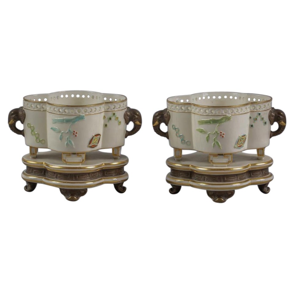 Pareja de cacharros Royal Worcester, hacia 1880 en venta