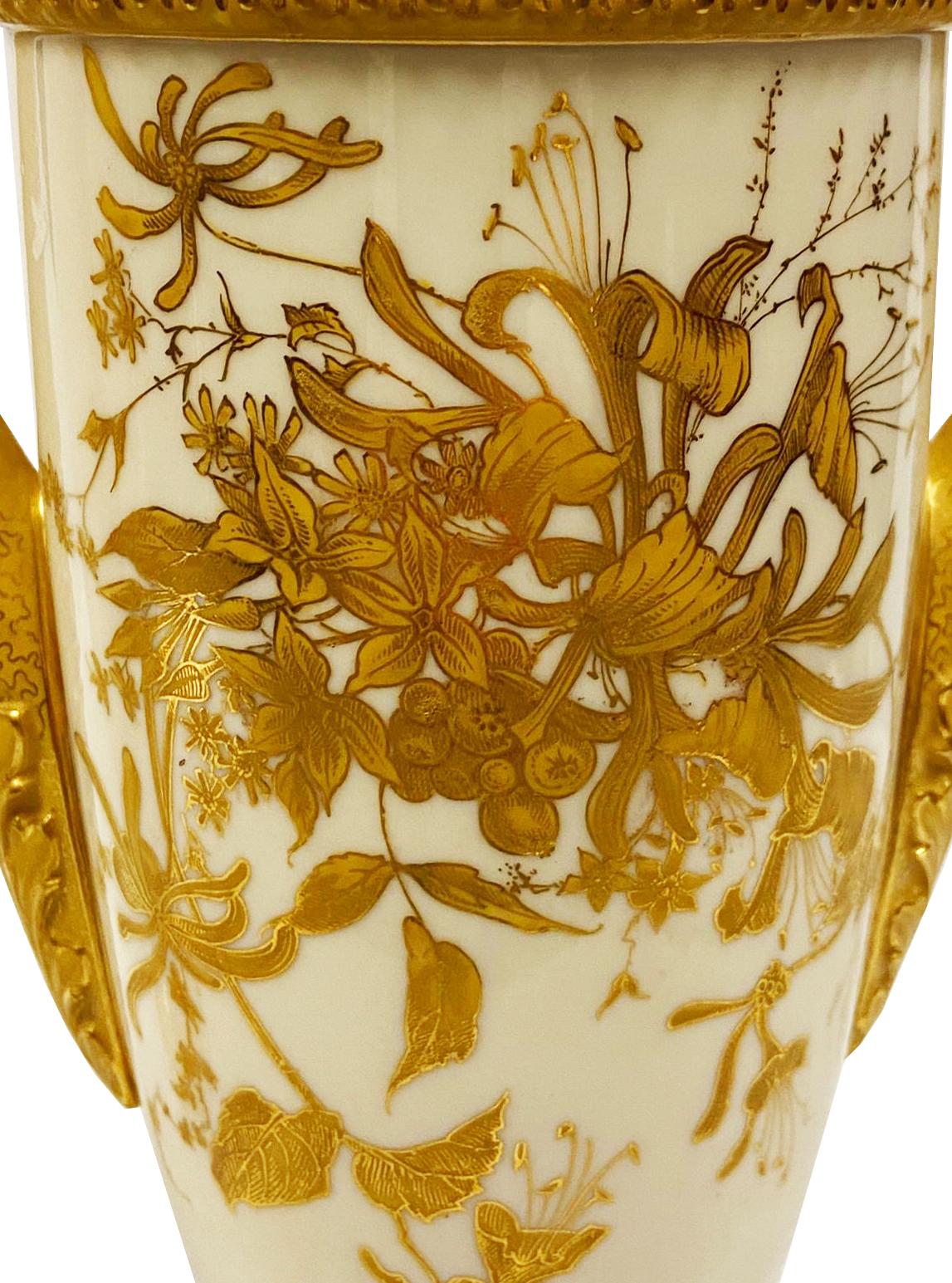 XIX secolo Coppia di vasi in porcellana Royal Worcester, circa 1900 in vendita