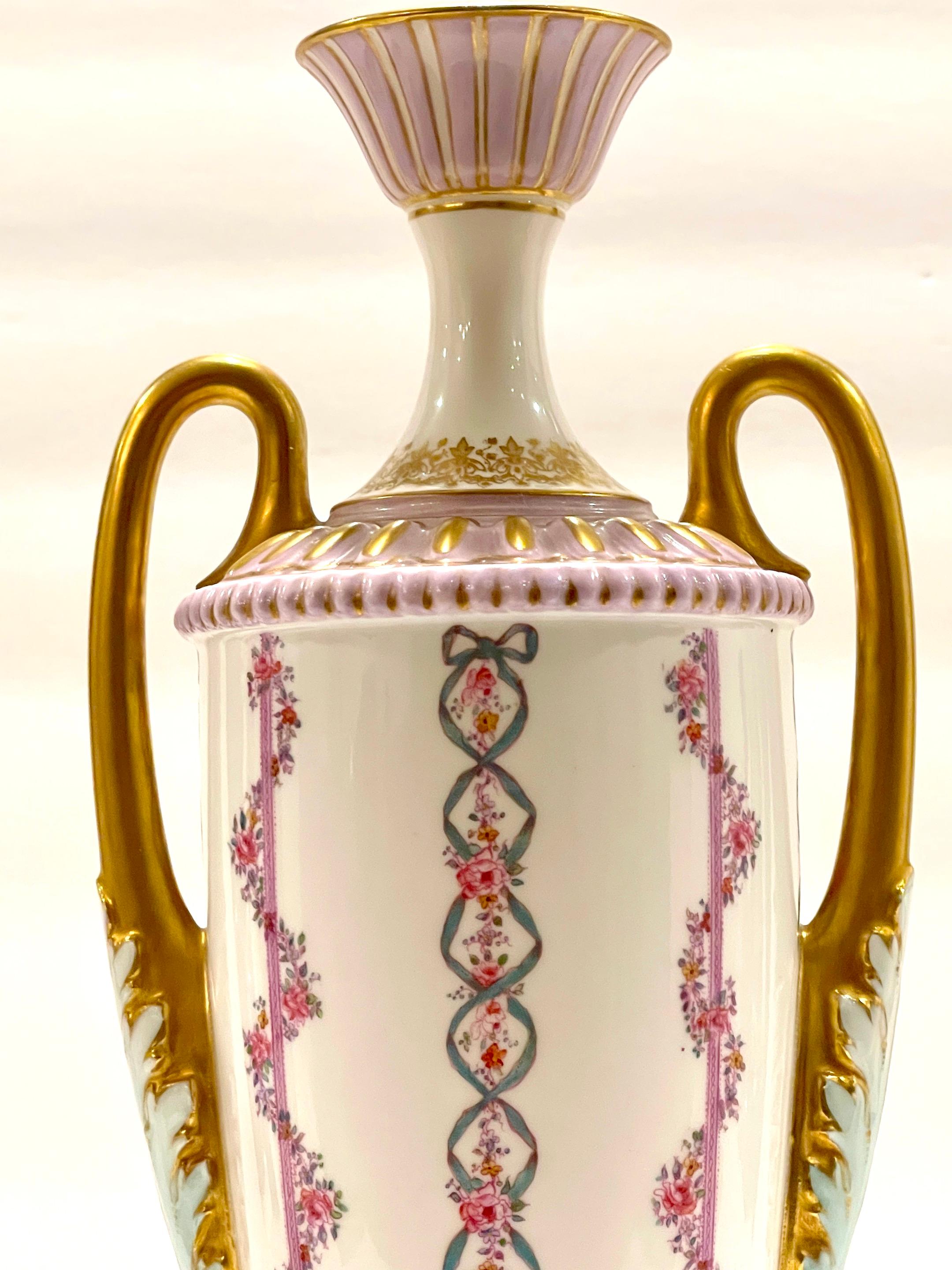 20th Century Pair of Royal Worcester Transitional Neoclassical Style Vases, England, 1901 For Sale