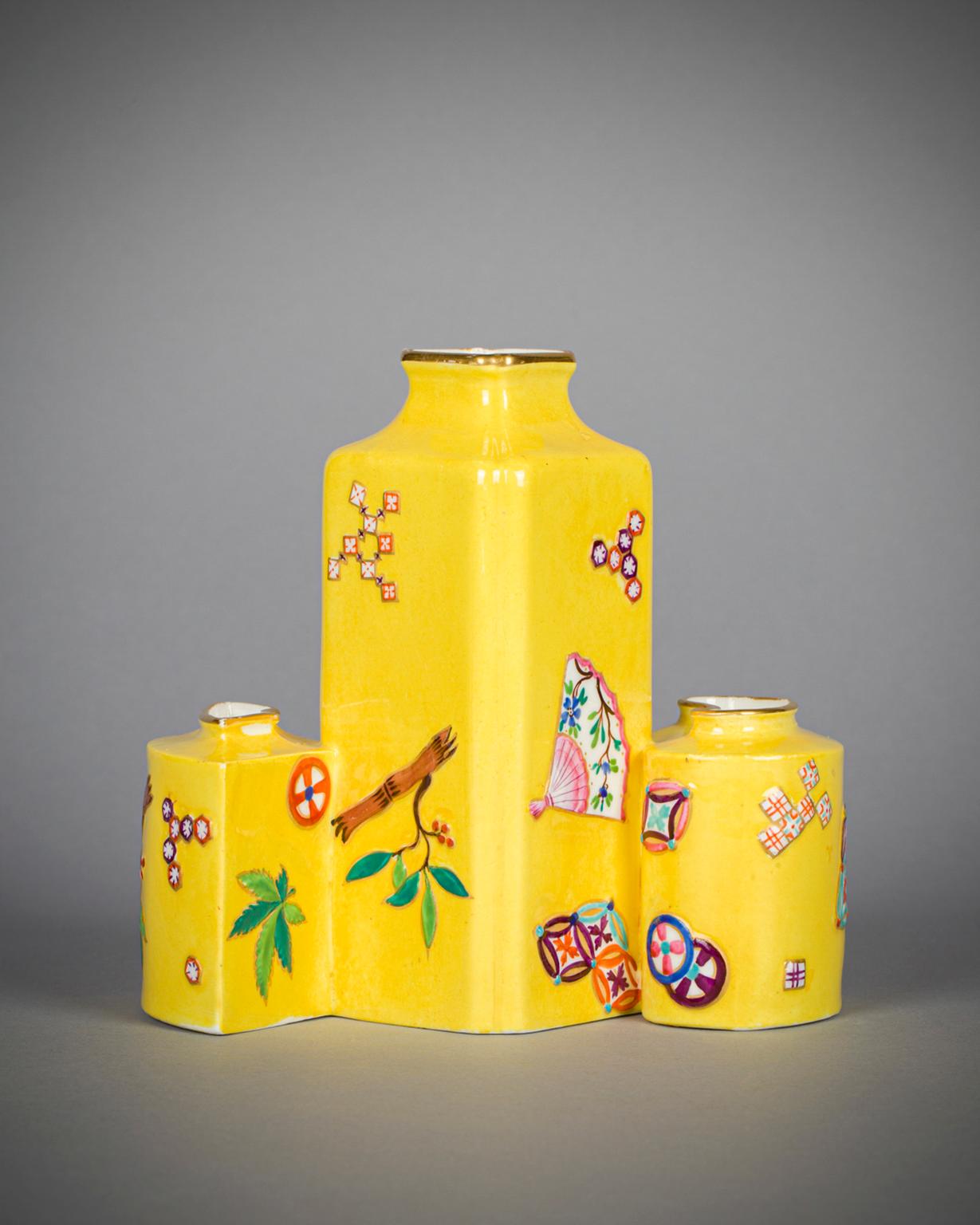 Pair of Royal Worcester Yellow Ground Porcelain Vases, Dated 1877 In Good Condition For Sale In New York, NY