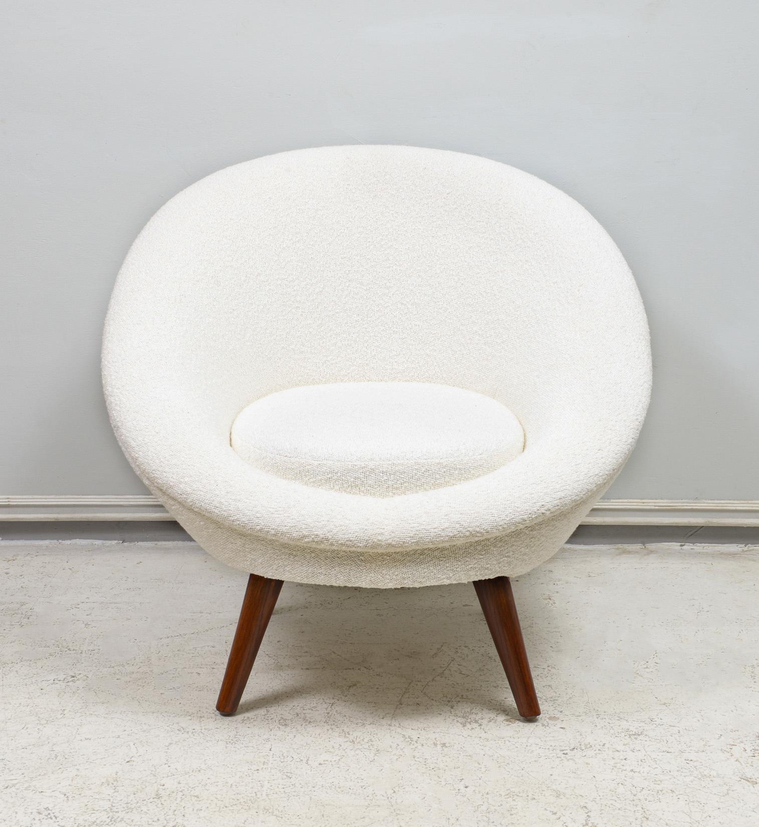 Modern Pair of Royere Re-Edition Oeuf Lounge Chairs For Sale