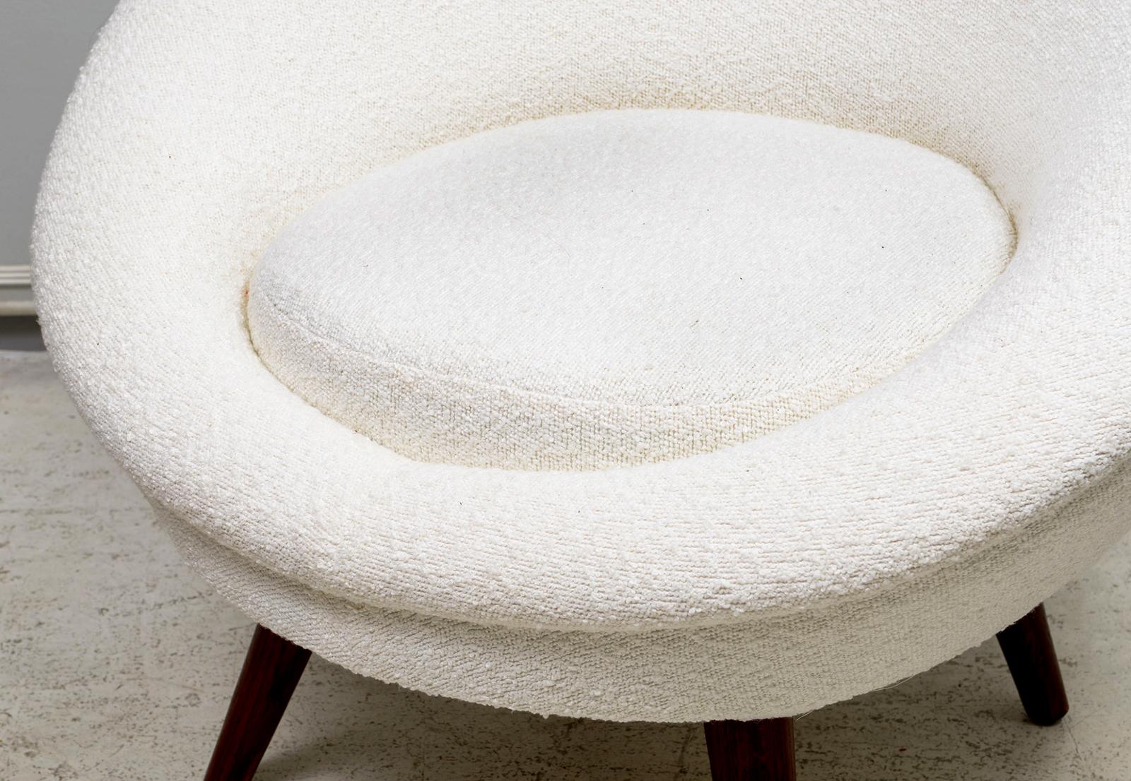 Contemporary Pair of Royere Re-Edition Oeuf Lounge Chairs For Sale