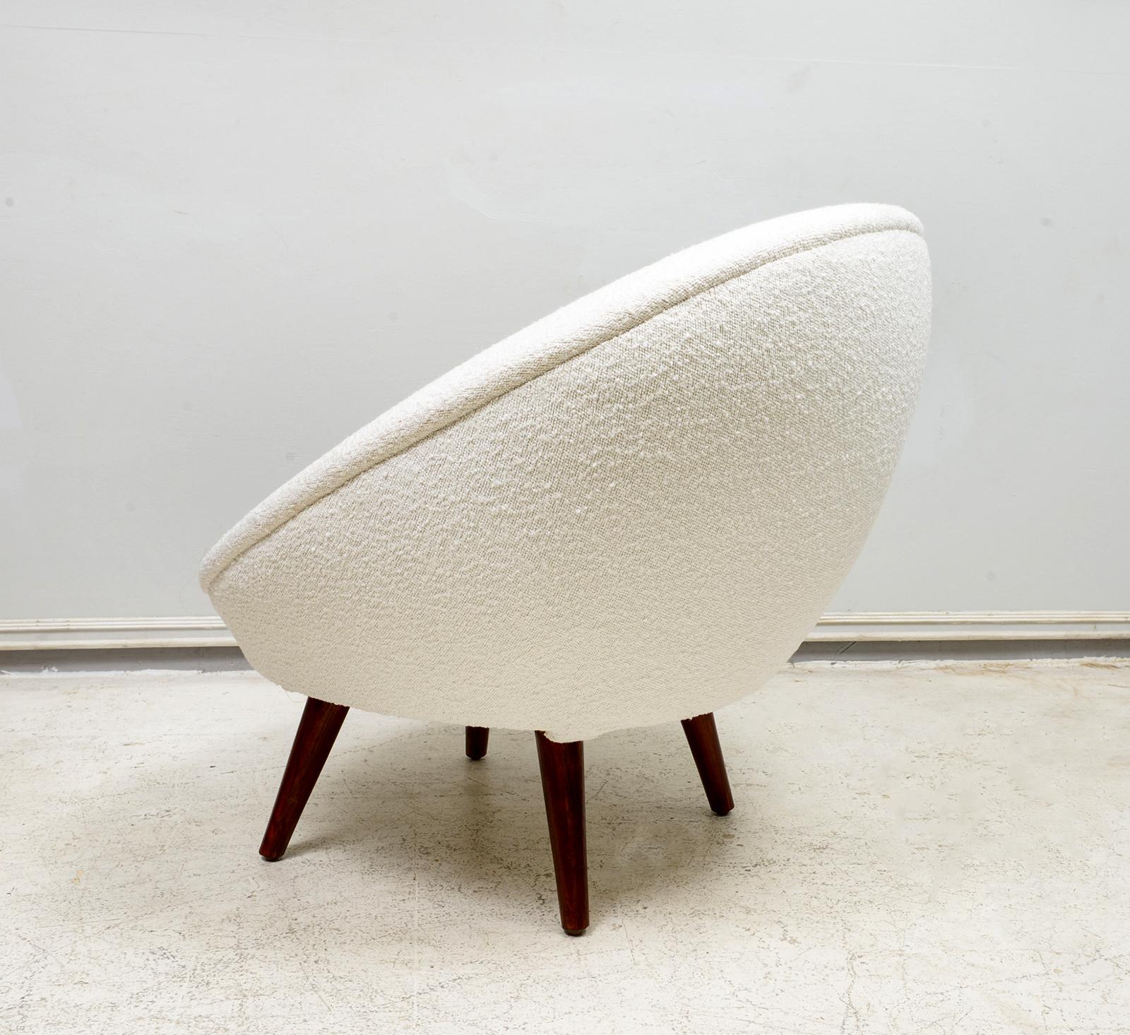Pair of Royere Re-Edition Oeuf Lounge Chairs For Sale 2