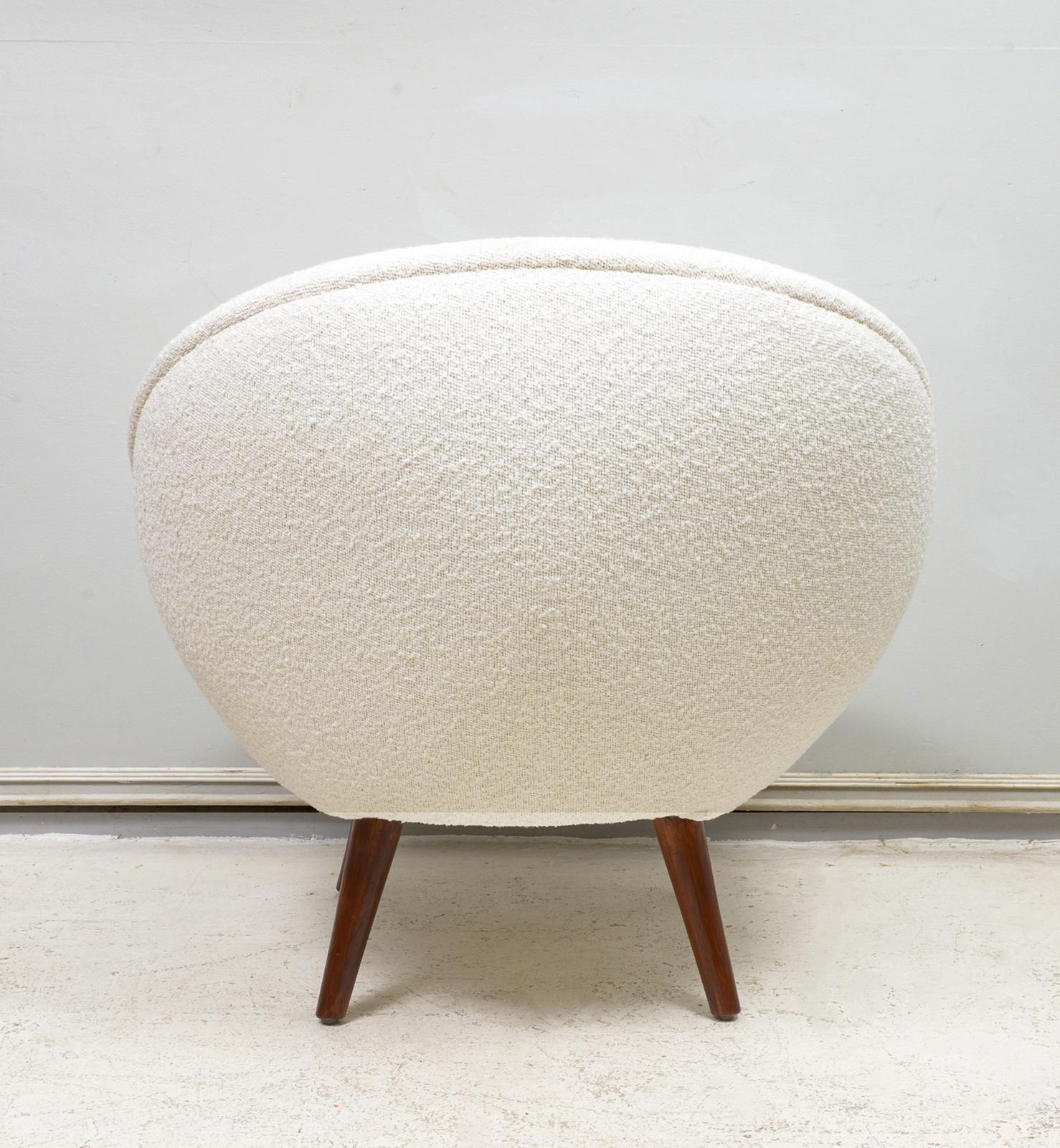 Pair of Royere Re-Edition Oeuf Lounge Chairs For Sale 3