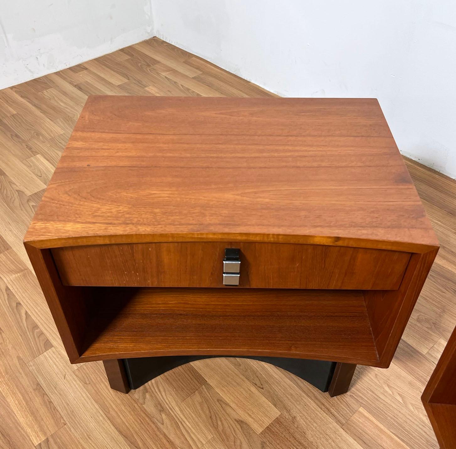 Mid-Century Modern Pair of RS Associates Mid-Century Teak Nightstands