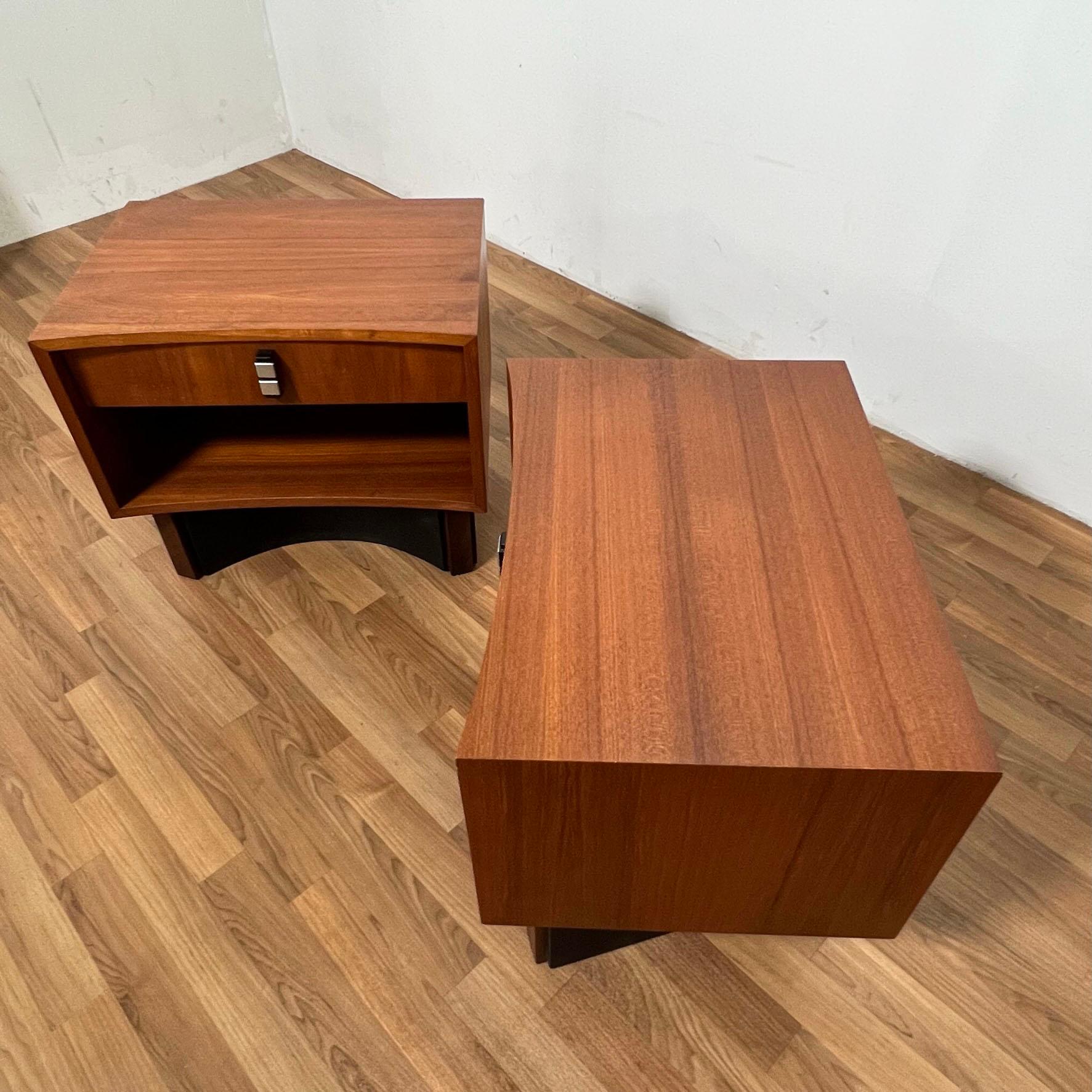 Late 20th Century Pair of RS Associates Mid-Century Teak Nightstands