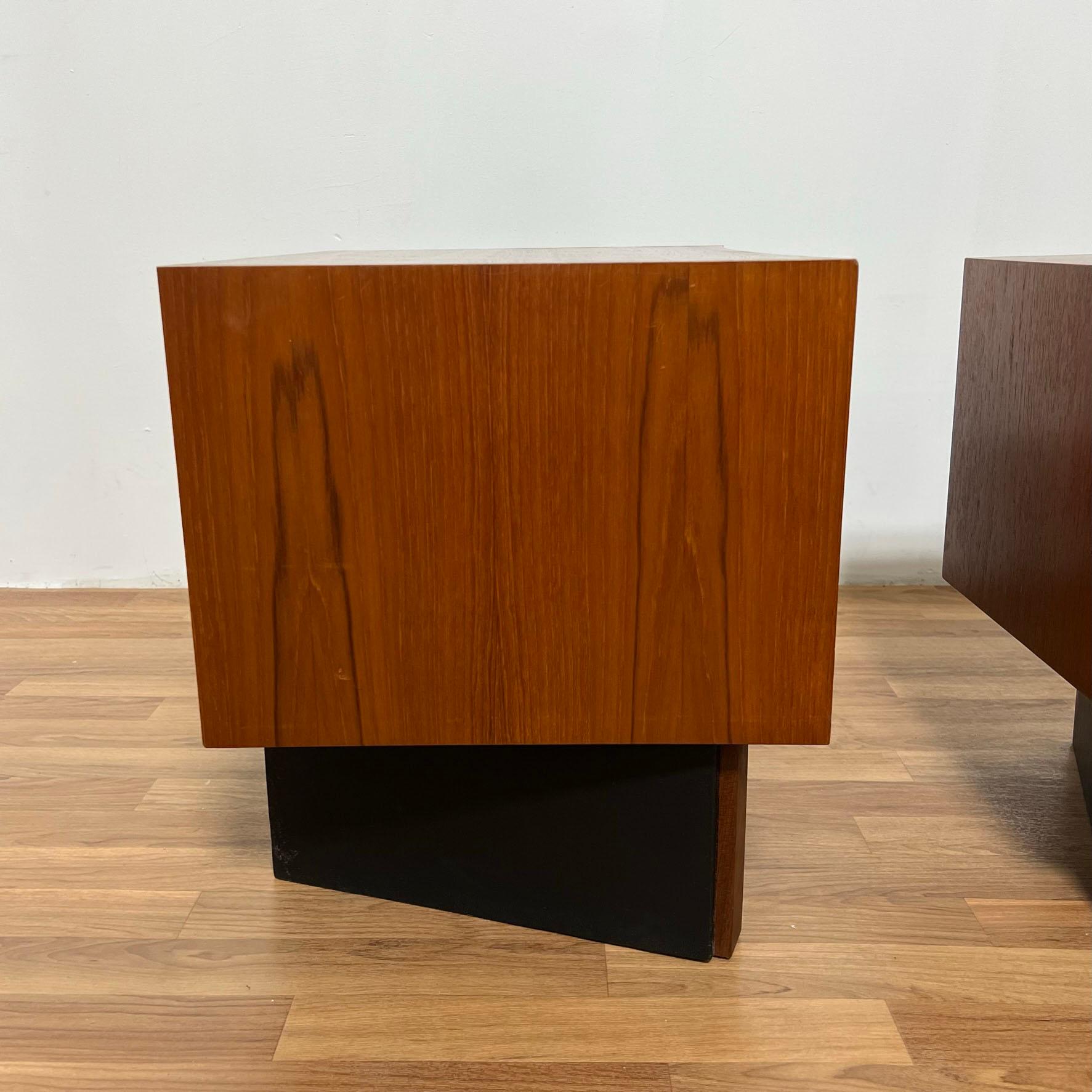 Pair of RS Associates Mid-Century Teak Nightstands 3