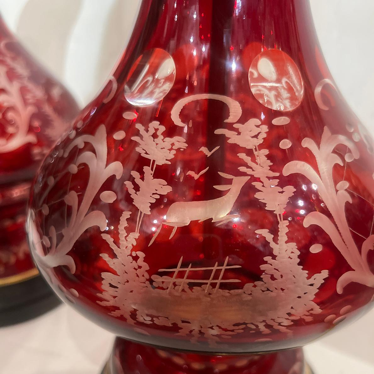 Buriné Paire de lampes en verre rouge Rubi en vente