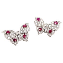 Pareja de broches mariposa de rubíes y diamantes, de Suzanne Belperron