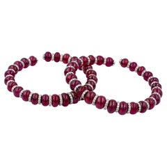 Paire de bracelets en perles de rubis et diamants à rondelles