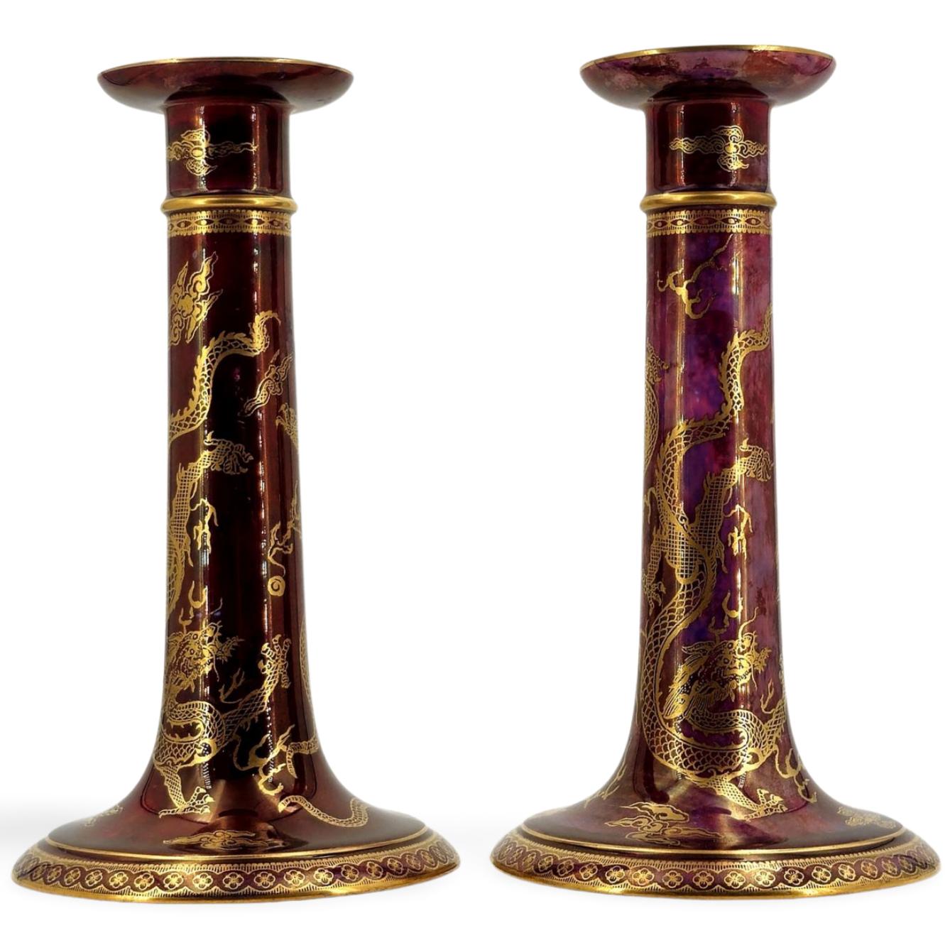Pareja de candelabros de reflejo metálico rubí. Wedgwood, hacia 1925 Art Decó en venta