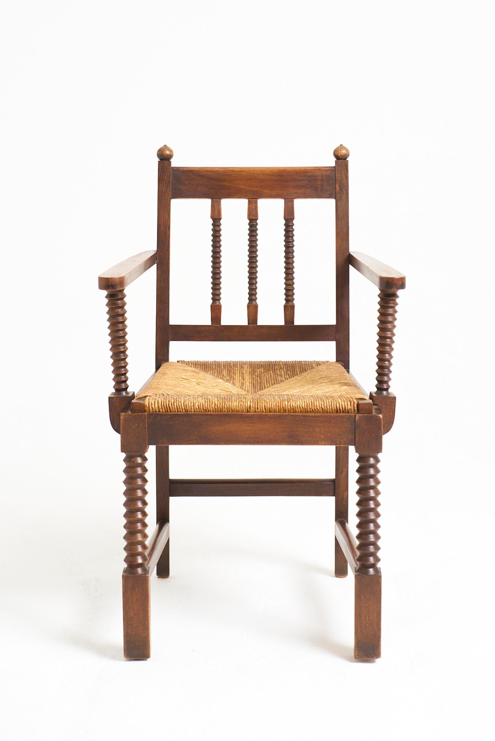 Paire de fauteuils en chêne et en jonc, dont le modèle est souvent attribué à Victor Courtray (1896-1987).
France, Vers 1940
