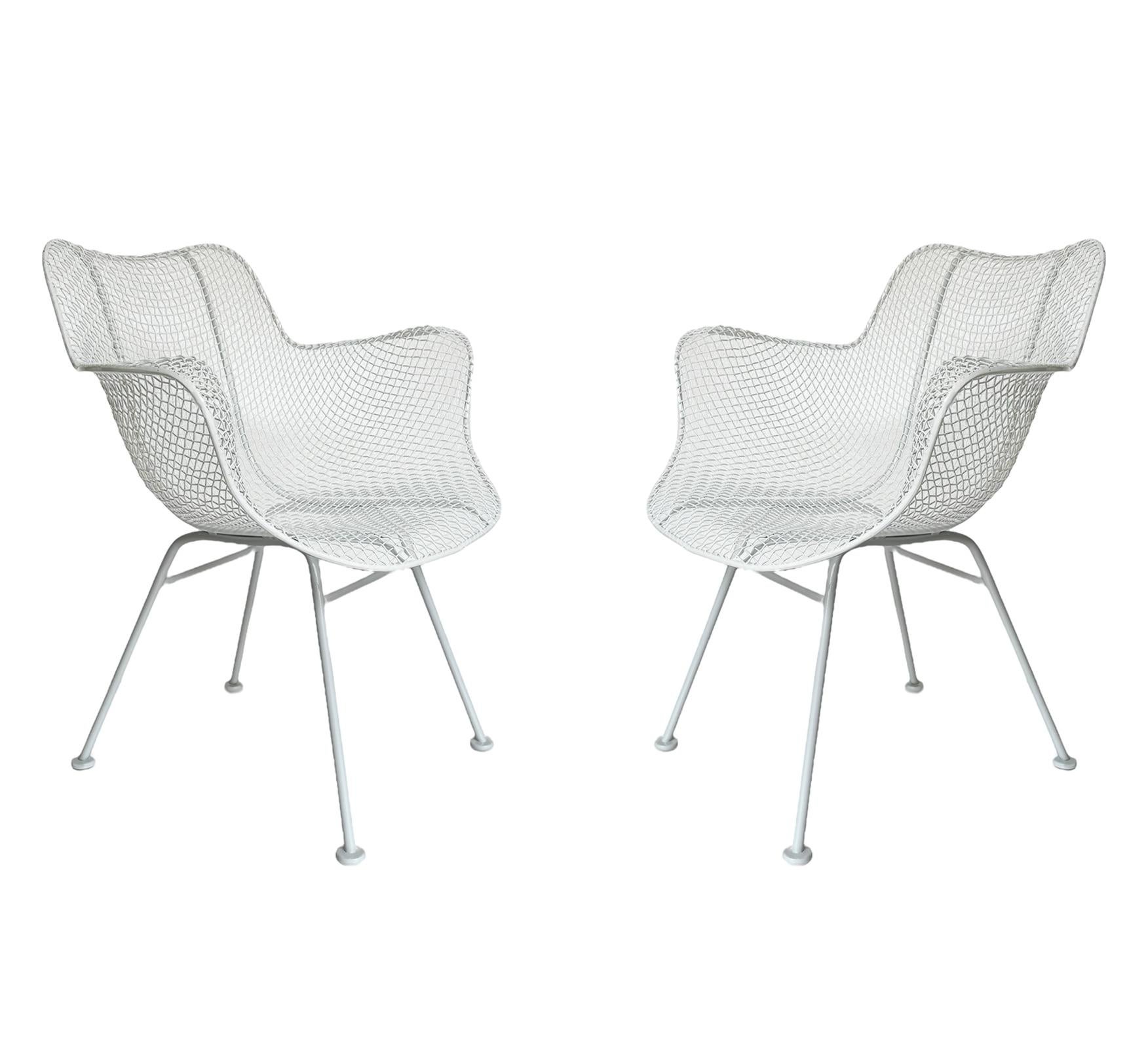 Pair of Russel Woodard Mid-Century Modern Sculptural Patio Wire Chairs in White For Sale 1