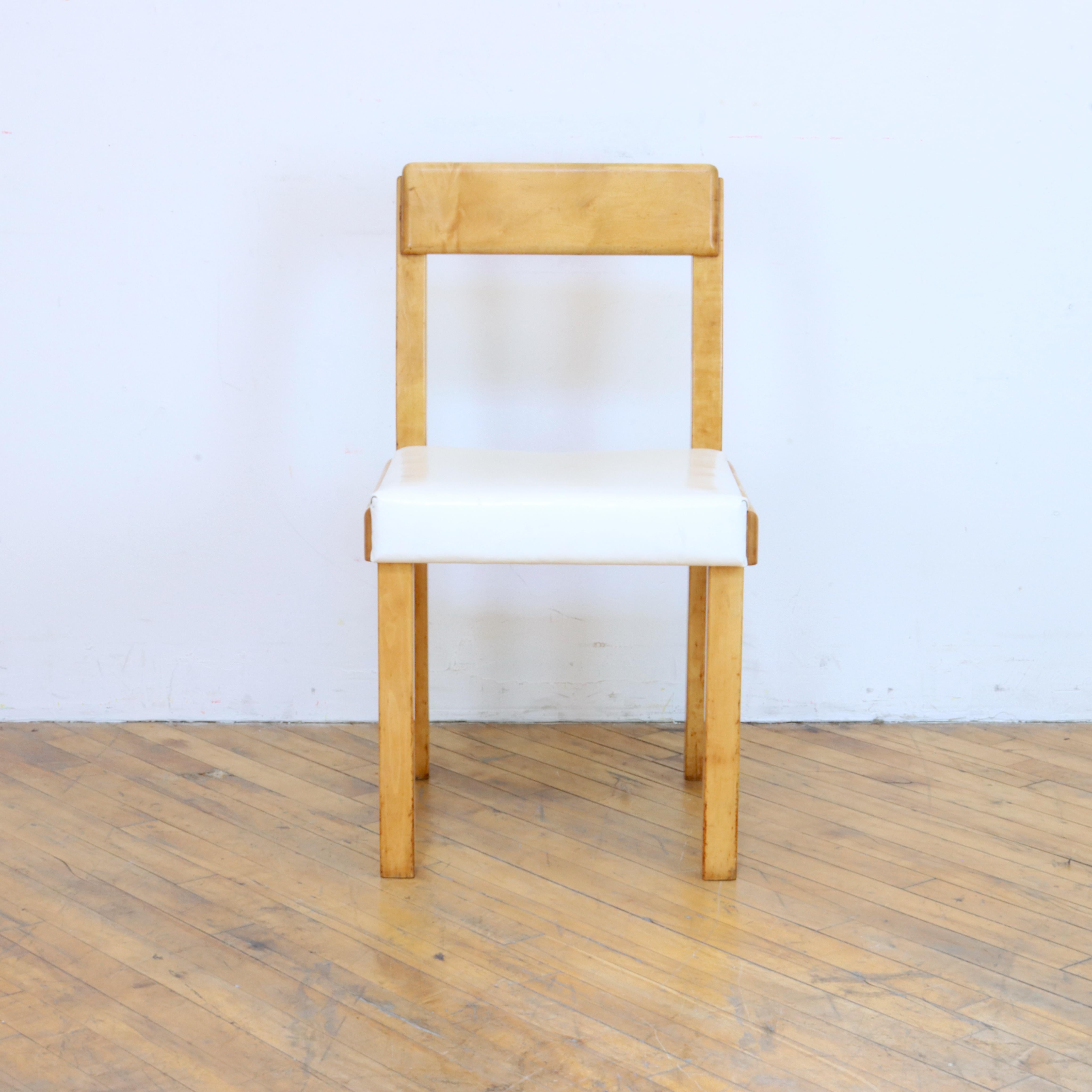 Imitation cuir Paire de chaises de salle à manger Russel Wright pour American Modern en vente