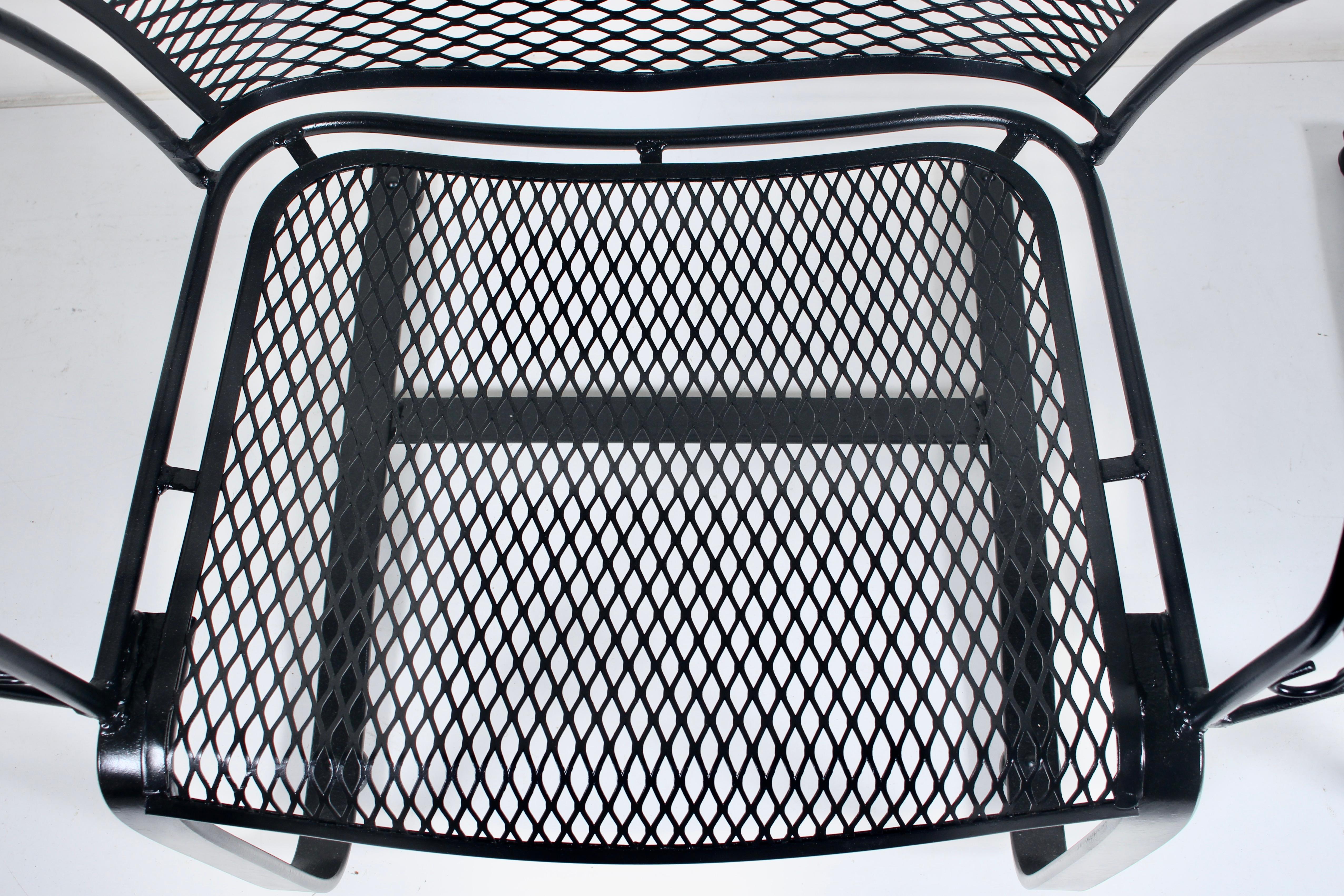 Paire de chaises longues à bascule en satin noir de Russell Woodard, années 1950 en vente 4