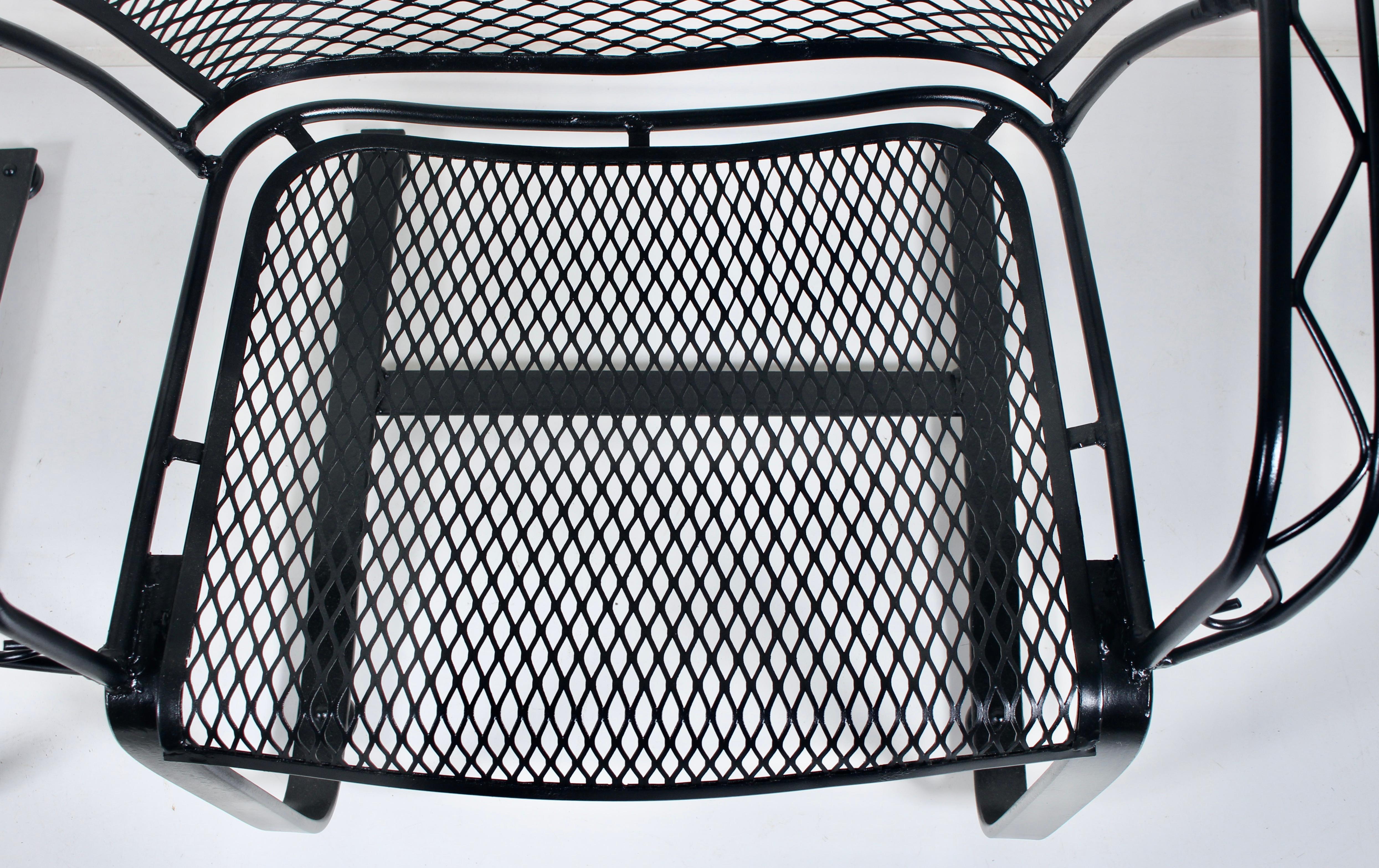 Paire de chaises longues à bascule en satin noir de Russell Woodard, années 1950 en vente 5