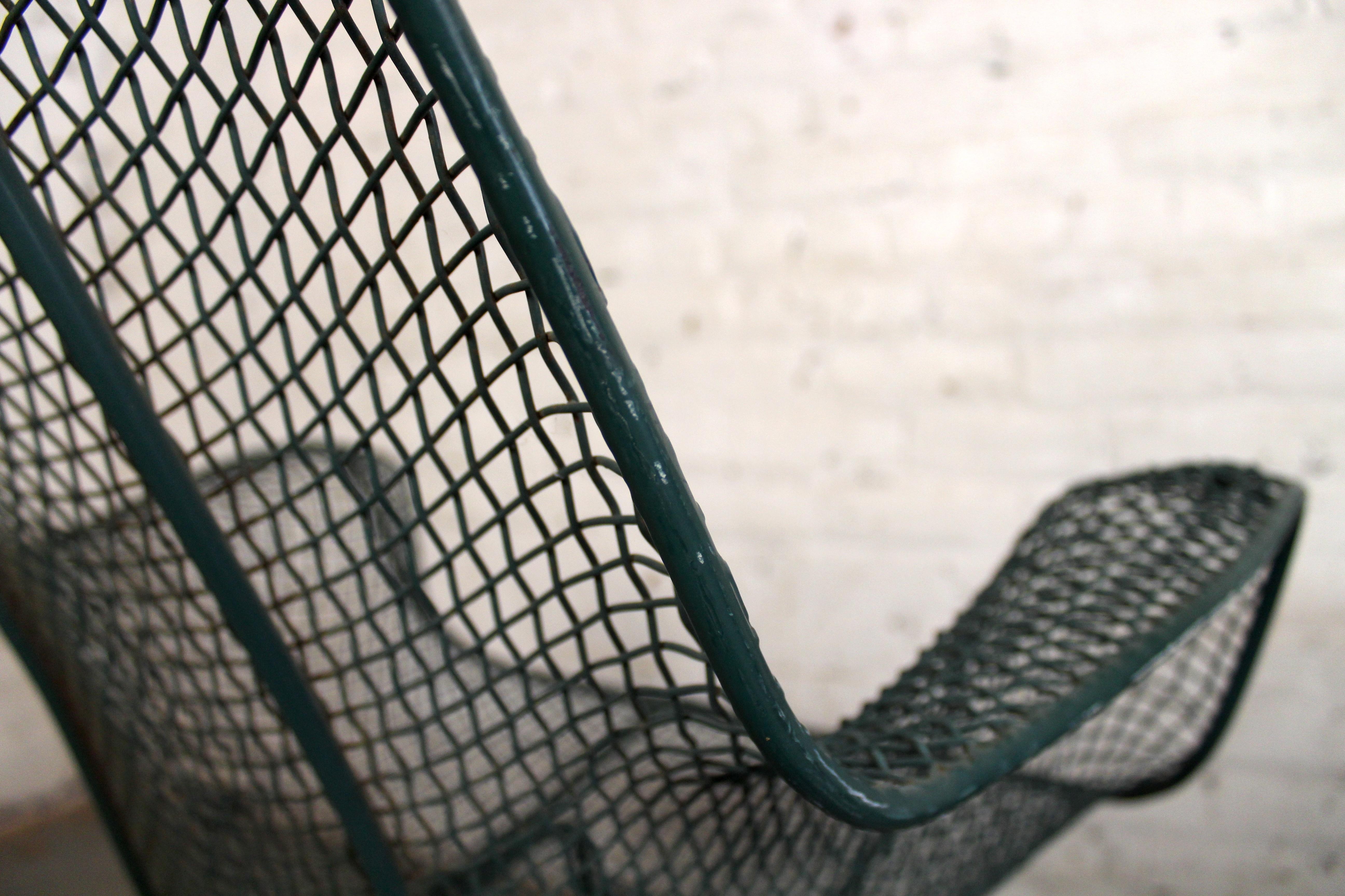 Coppia di poltrone da giardino a dondolo Russell Woodard in vendita 3