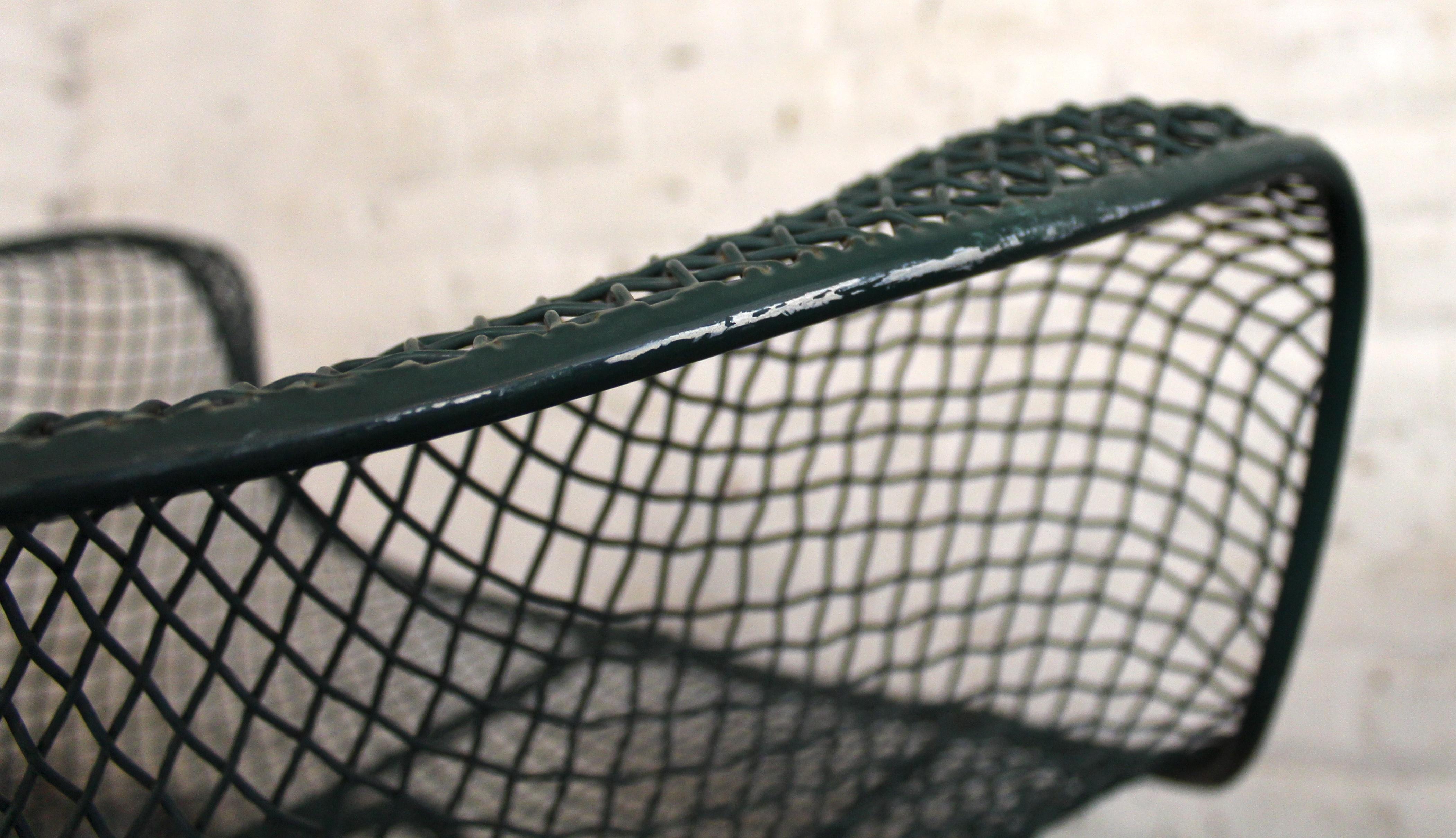 Coppia di poltrone da giardino a dondolo Russell Woodard in vendita 4