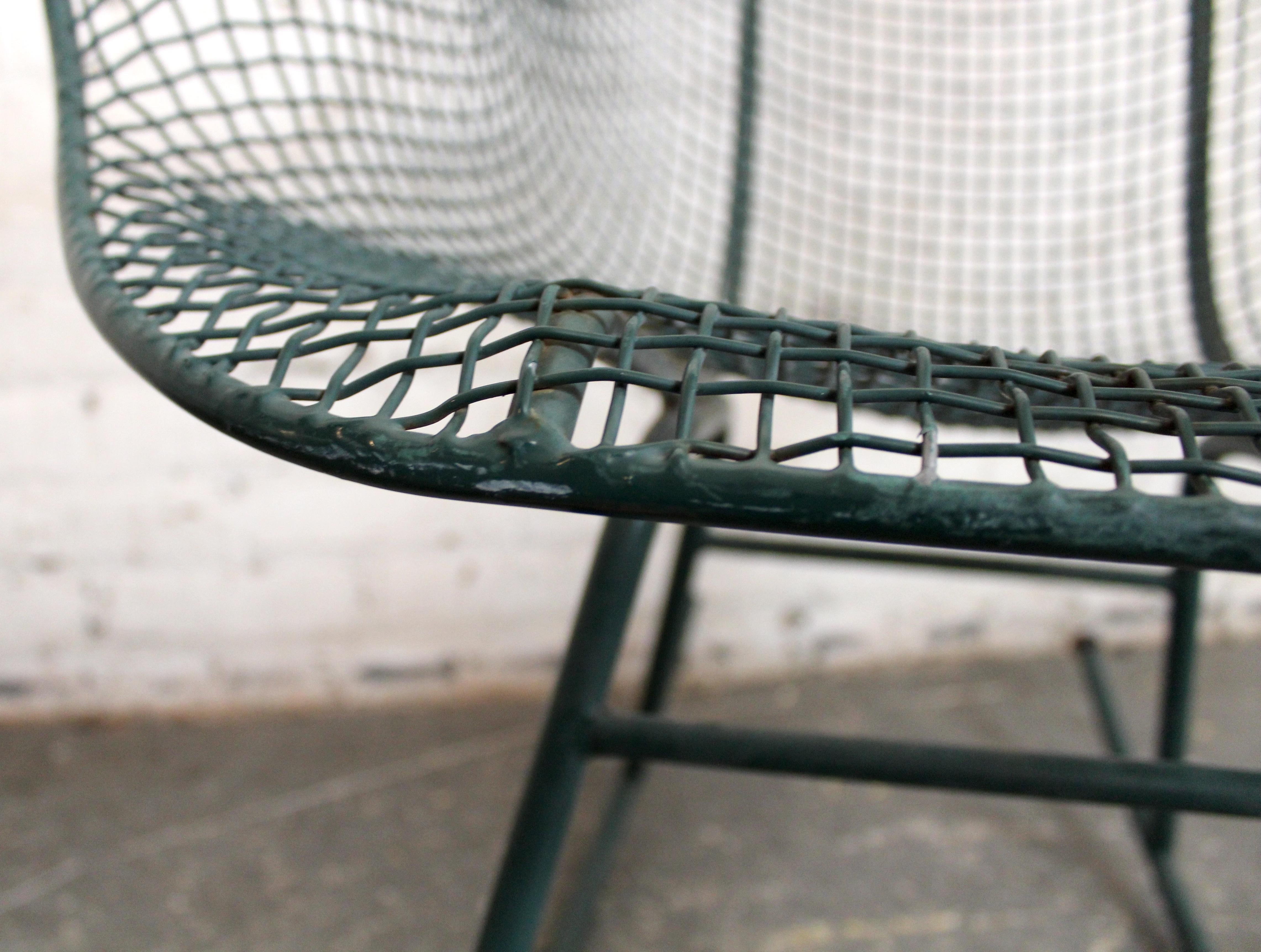 Coppia di poltrone da giardino a dondolo Russell Woodard in vendita 5