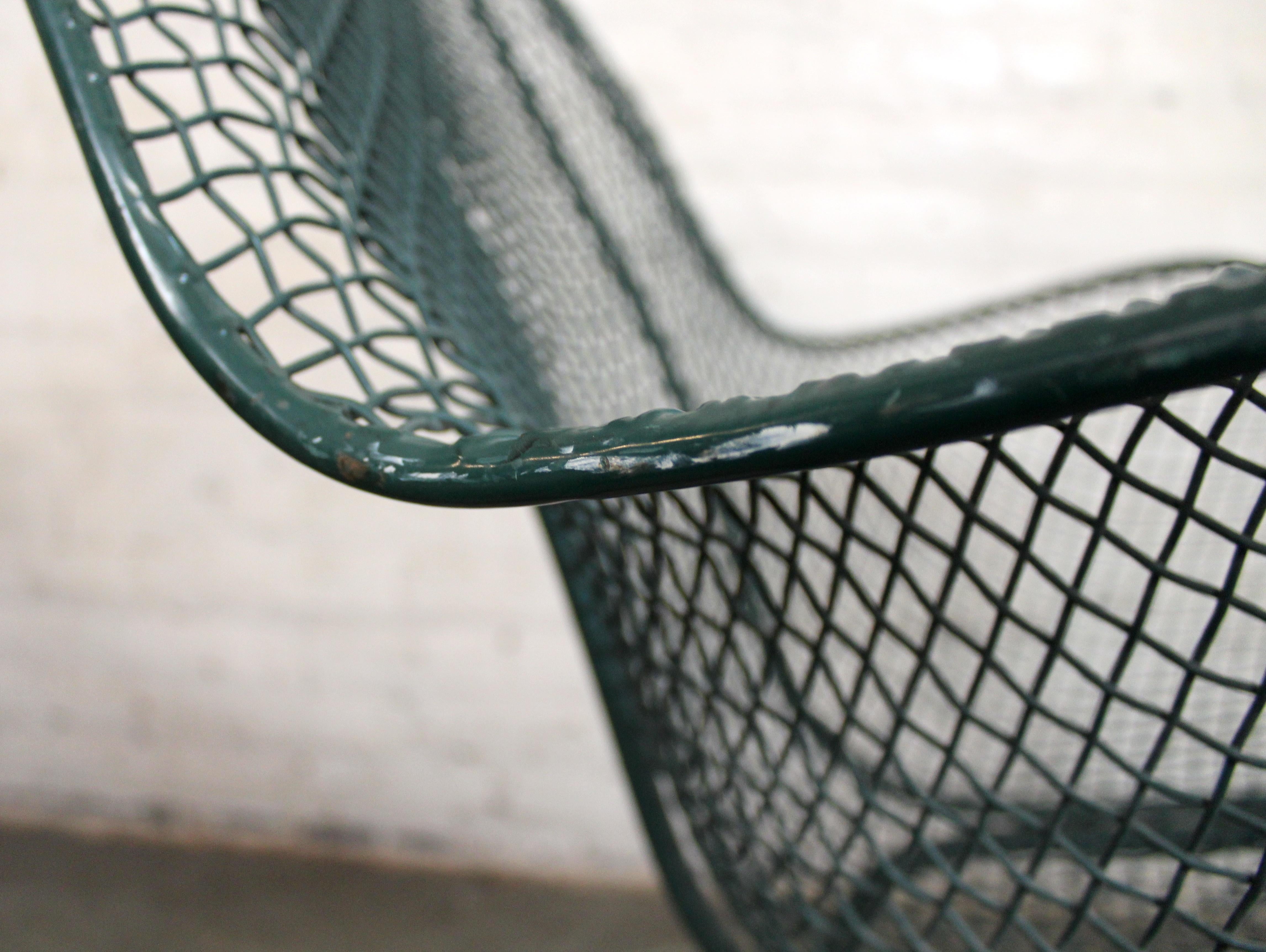 Coppia di poltrone da giardino a dondolo Russell Woodard in vendita 6