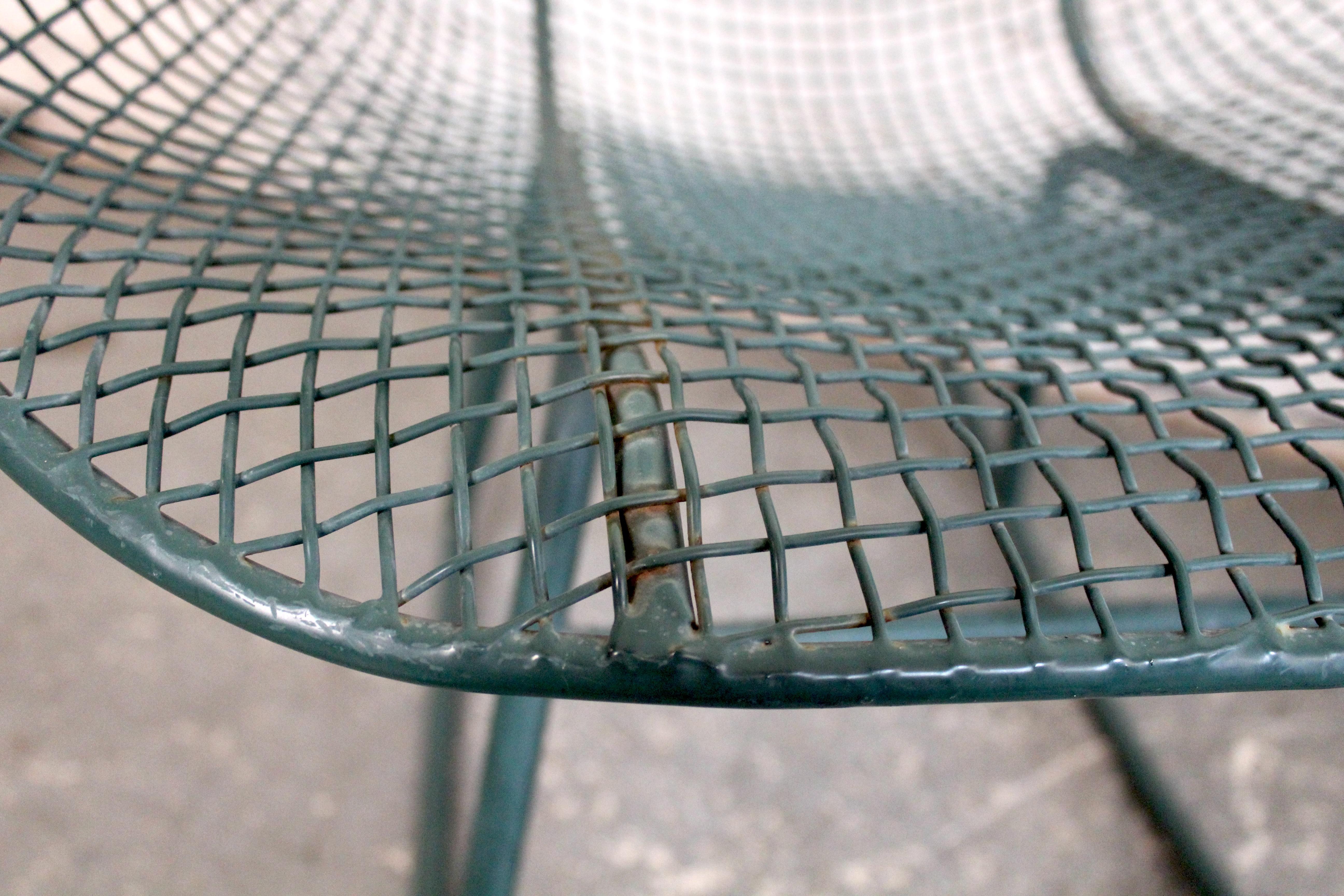 Metà XX secolo Coppia di poltrone da giardino a dondolo Russell Woodard in vendita