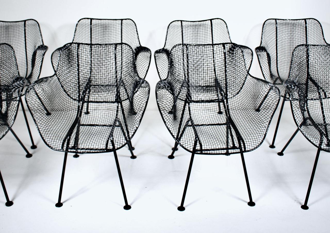 Ensemble de 8 fauteuils de salle à manger en maille de fer noir Russell Woodard 