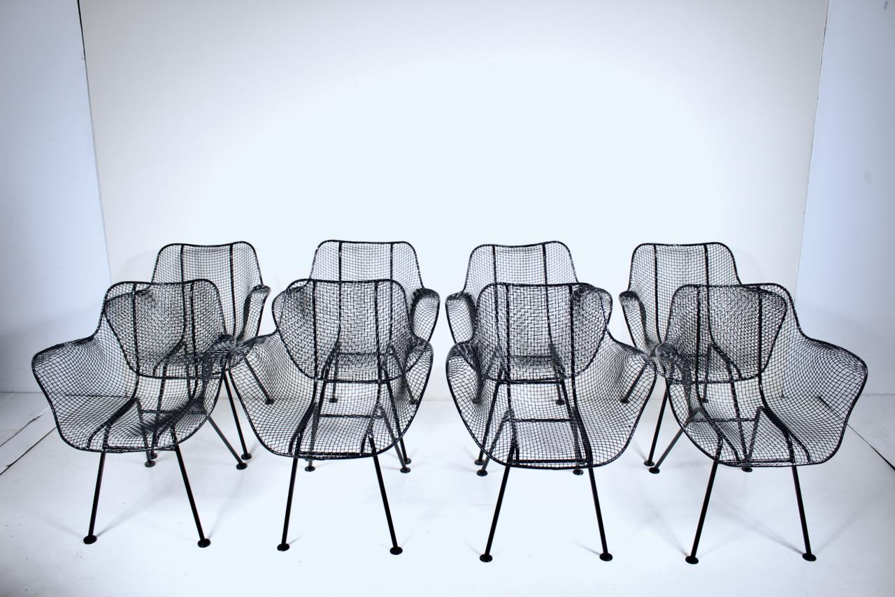 Américain Ensemble de 8 fauteuils de salle à manger en maille de fer noir Russell Woodard 