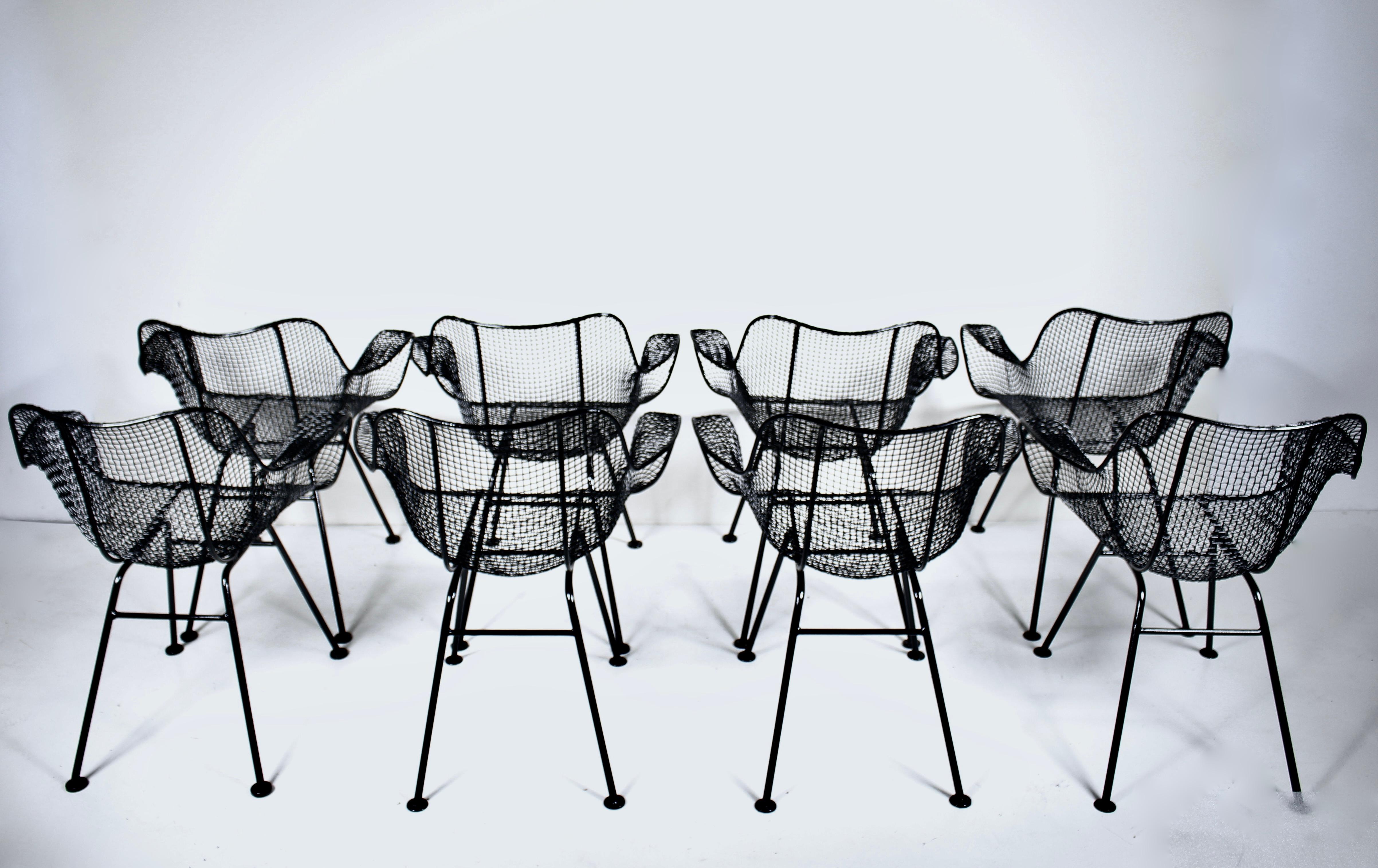 20ième siècle Ensemble de 8 fauteuils de salle à manger en maille de fer noir Russell Woodard 