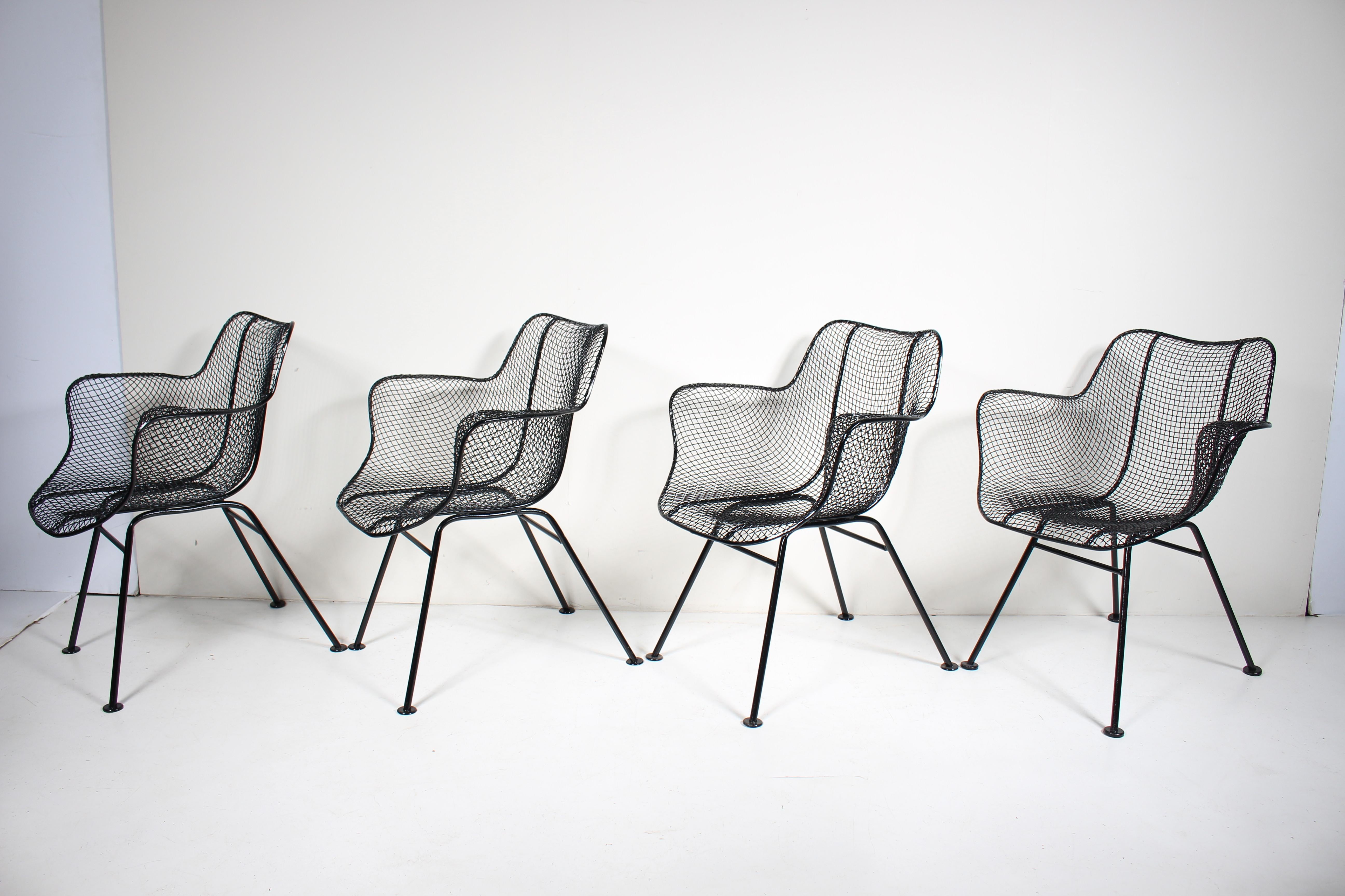 Ensemble de 8 fauteuils de salle à manger en maille de fer noir Russell Woodard 